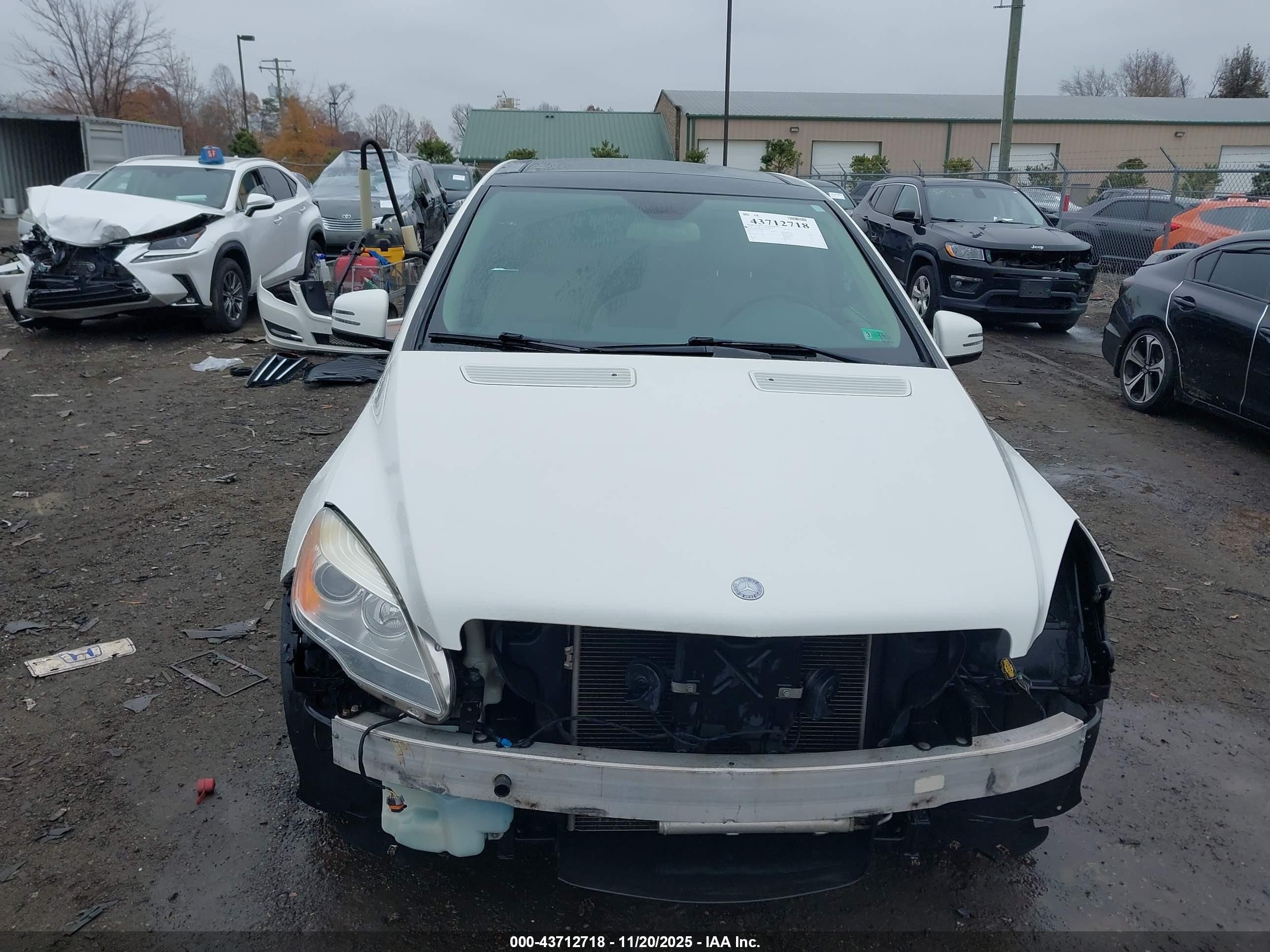 2012 Mercedes-benz R 350 4matic White vin: 4JGCB5HE9CA142376