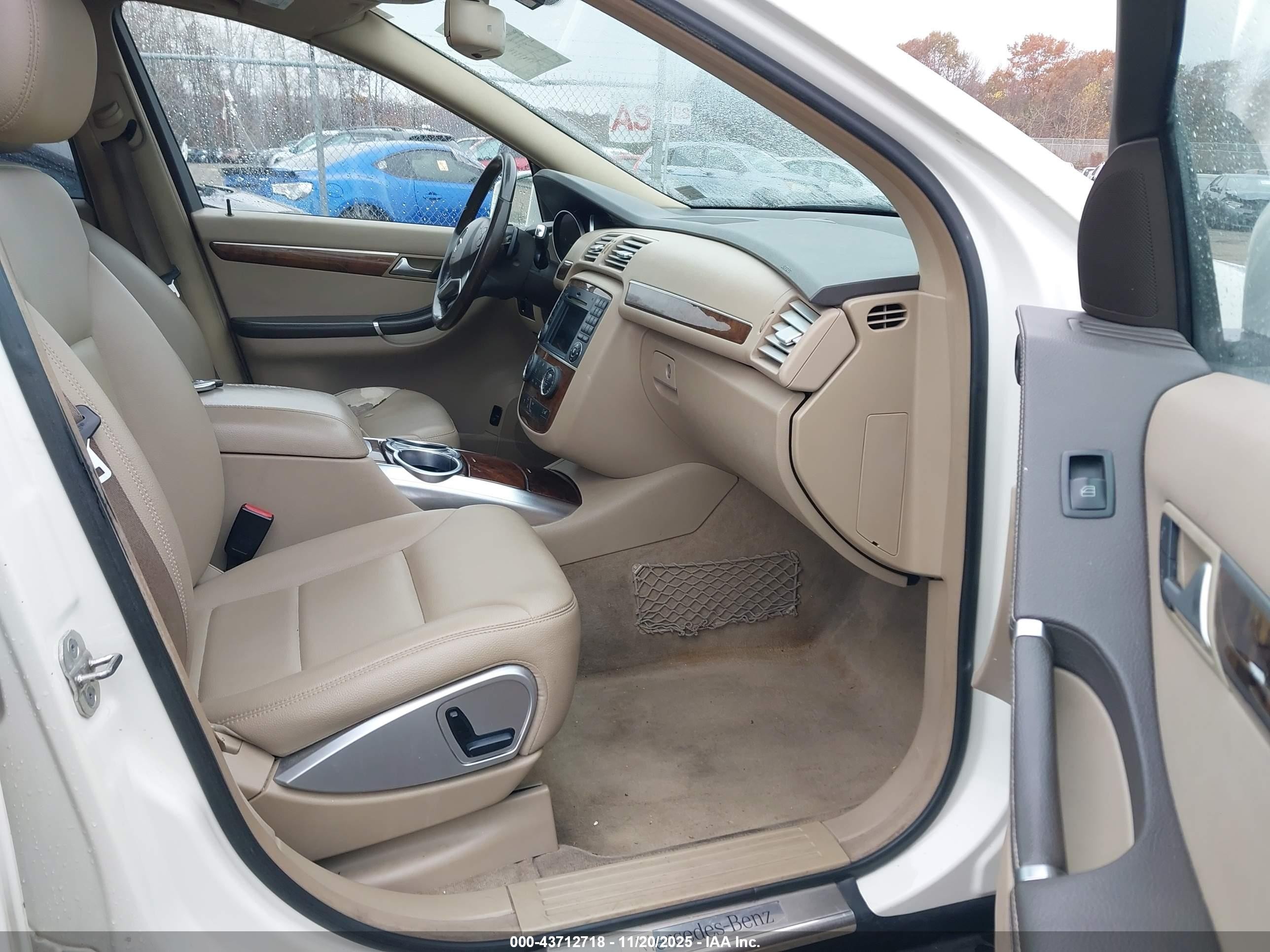 2012 Mercedes-benz R 350 4matic White vin: 4JGCB5HE9CA142376
