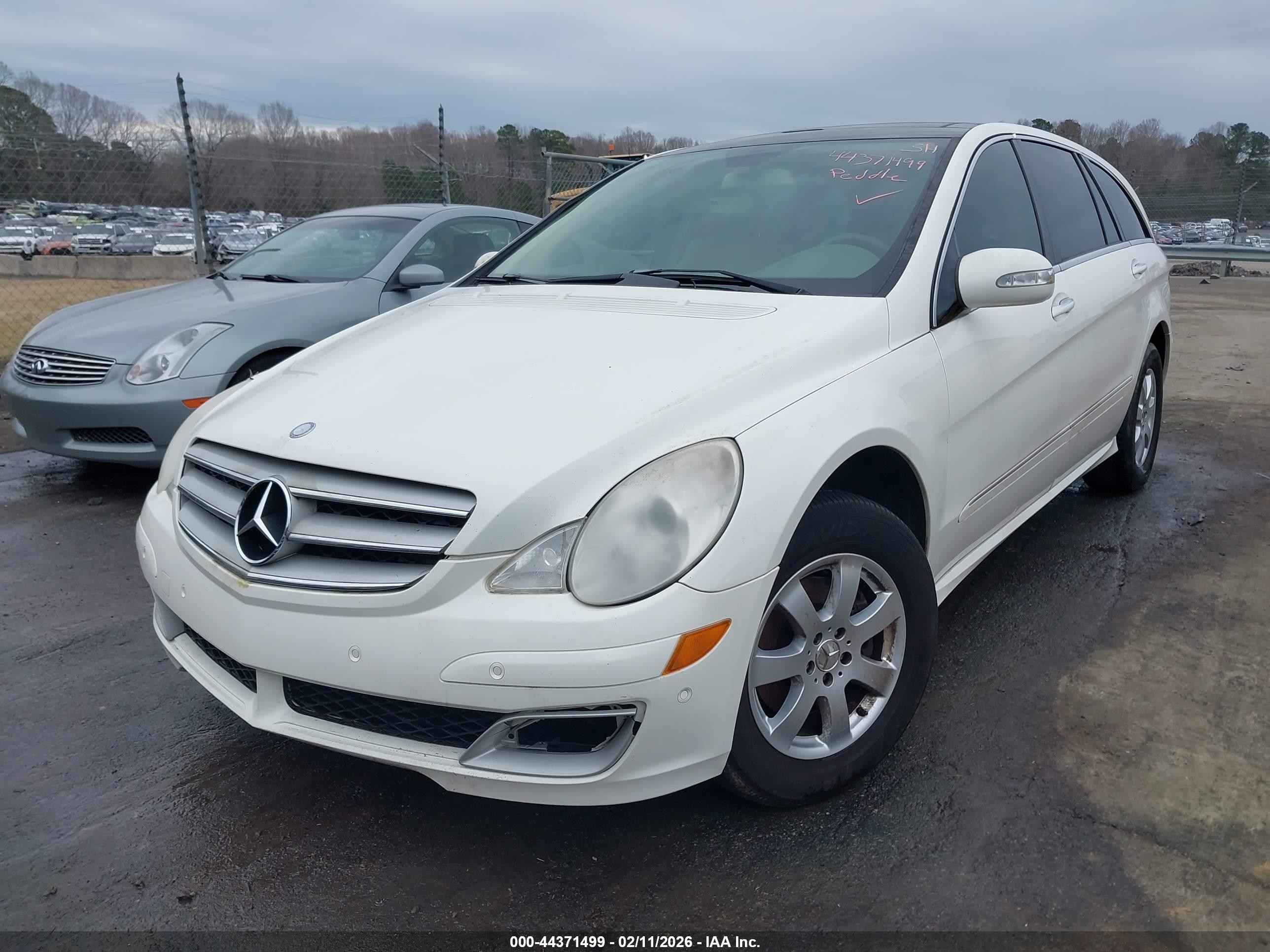 2007 Mercedes-benz R 350 4matic White vin: 4JGCB65E07A053053