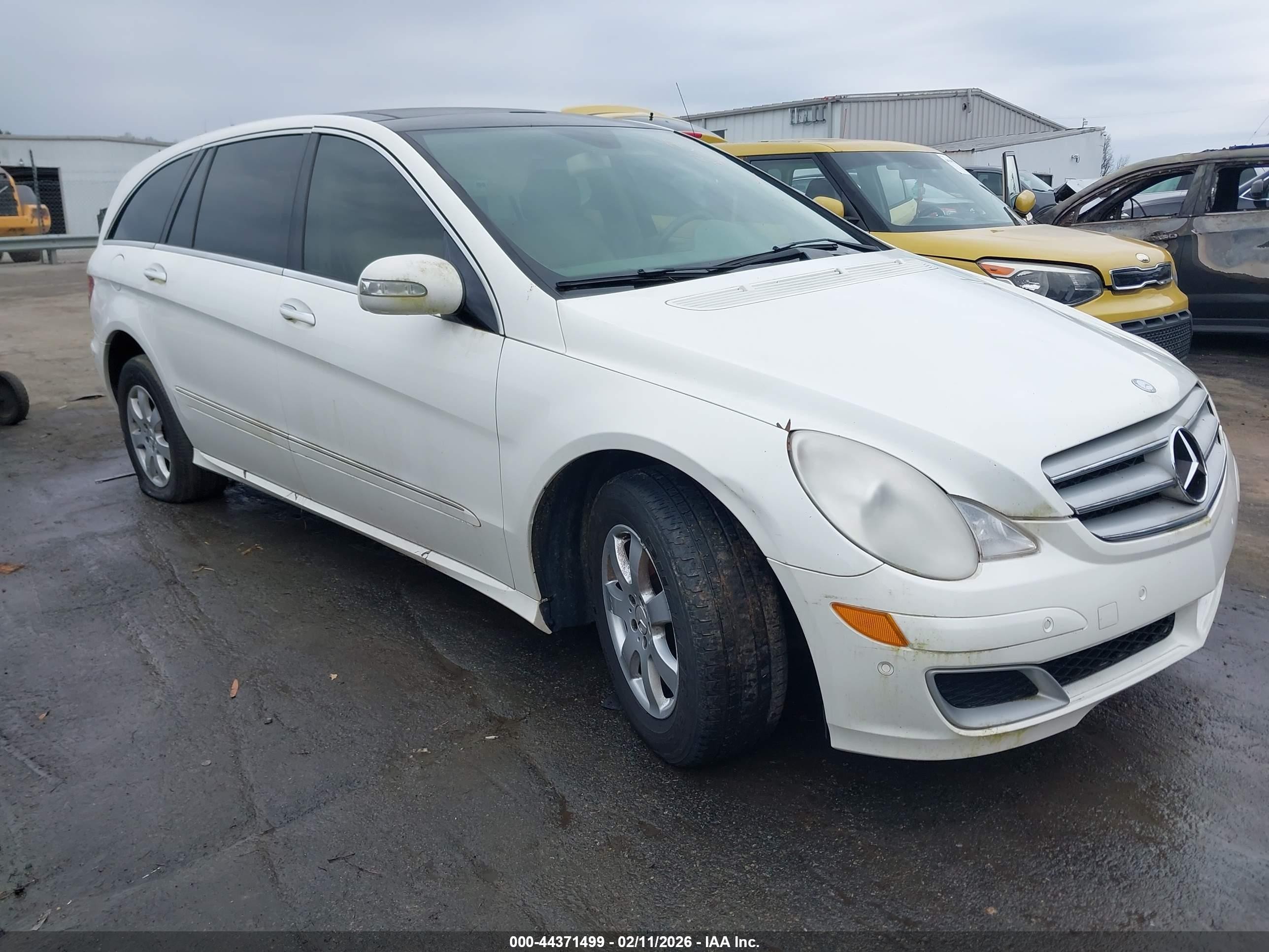 2007 Mercedes-benz R 350 4matic White vin: 4JGCB65E07A053053