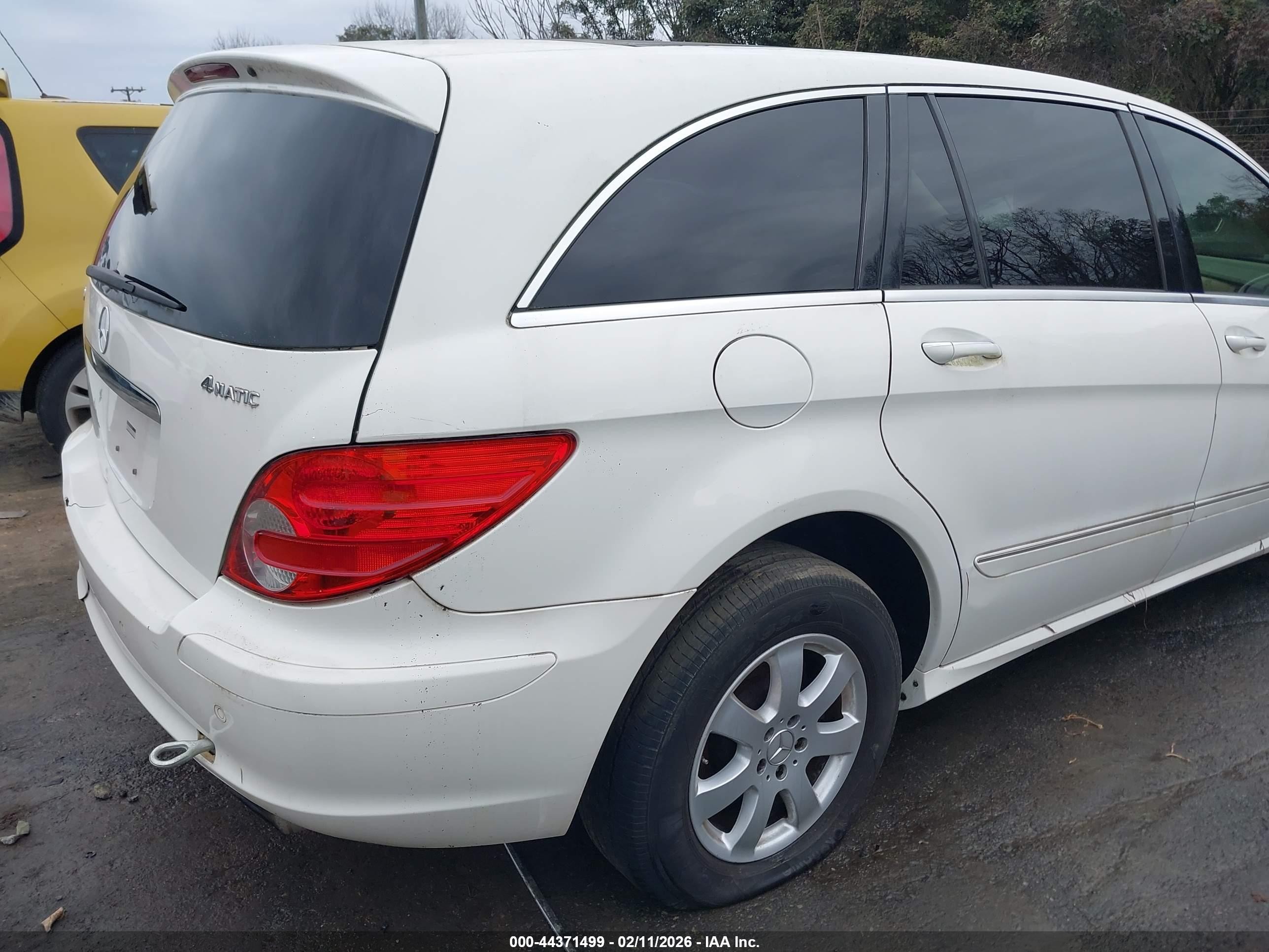 2007 Mercedes-benz R 350 4matic White vin: 4JGCB65E07A053053