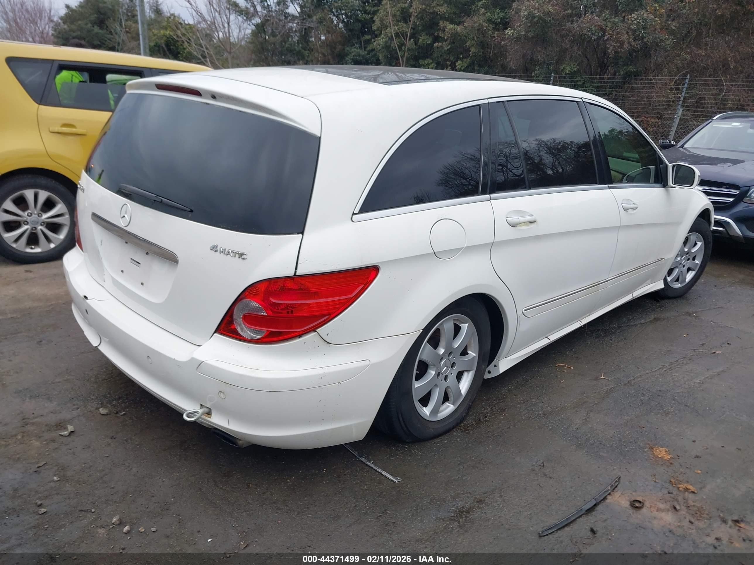 2007 Mercedes-benz R 350 4matic White vin: 4JGCB65E07A053053