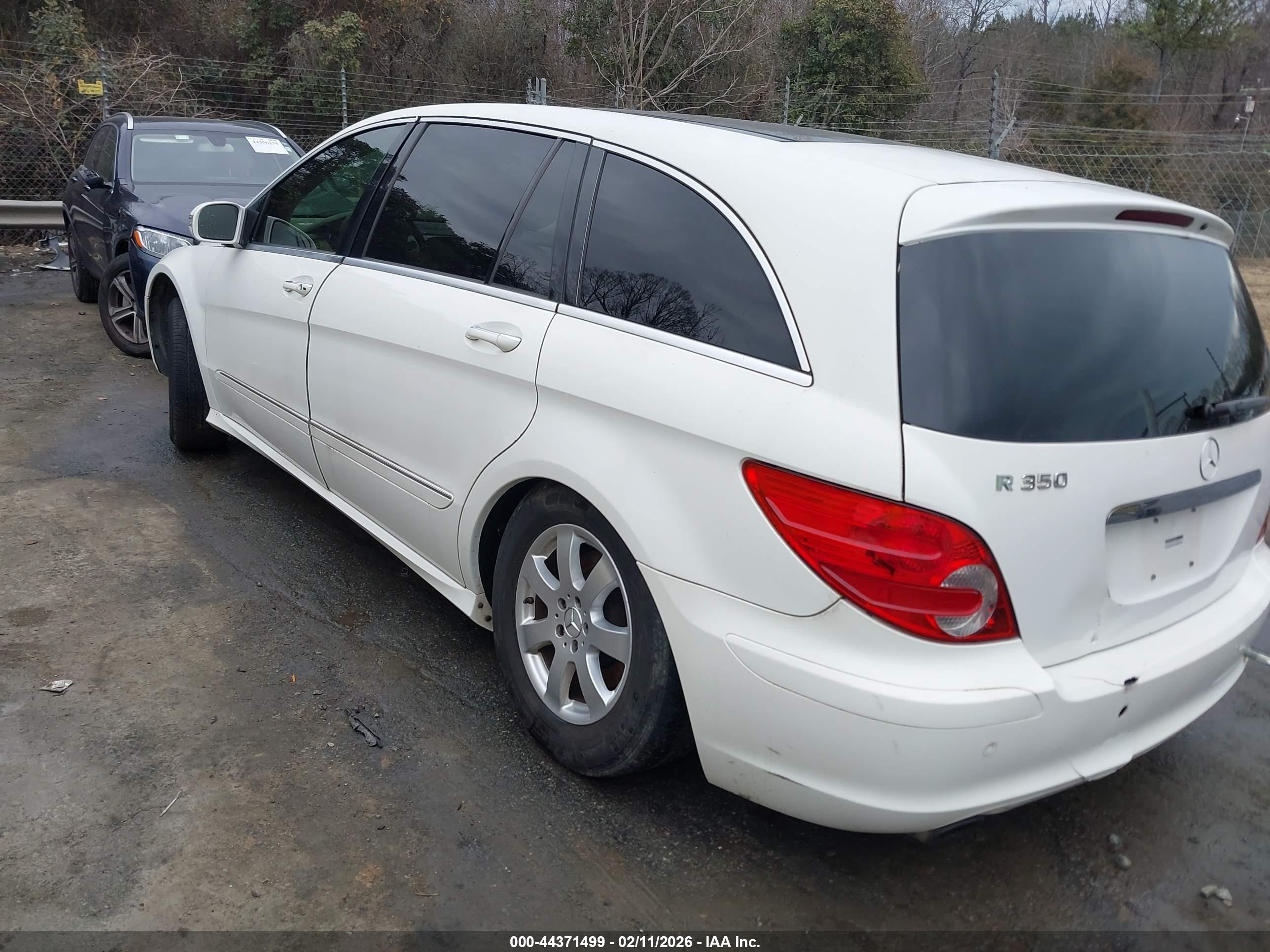 2007 Mercedes-benz R 350 4matic White vin: 4JGCB65E07A053053