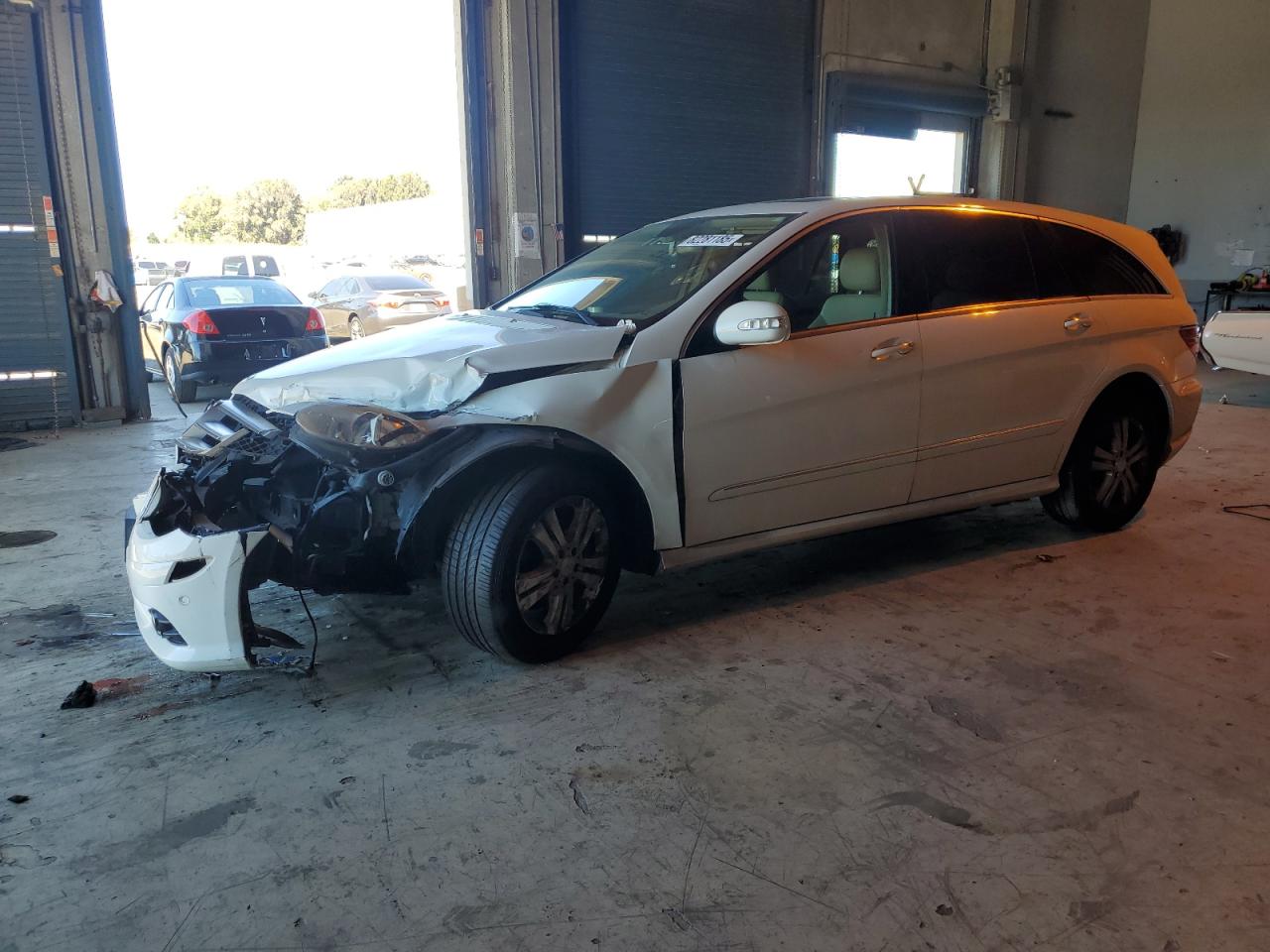 2008 Mercedes-benz R 350 Белый vin: 4JGCB65E08A075961