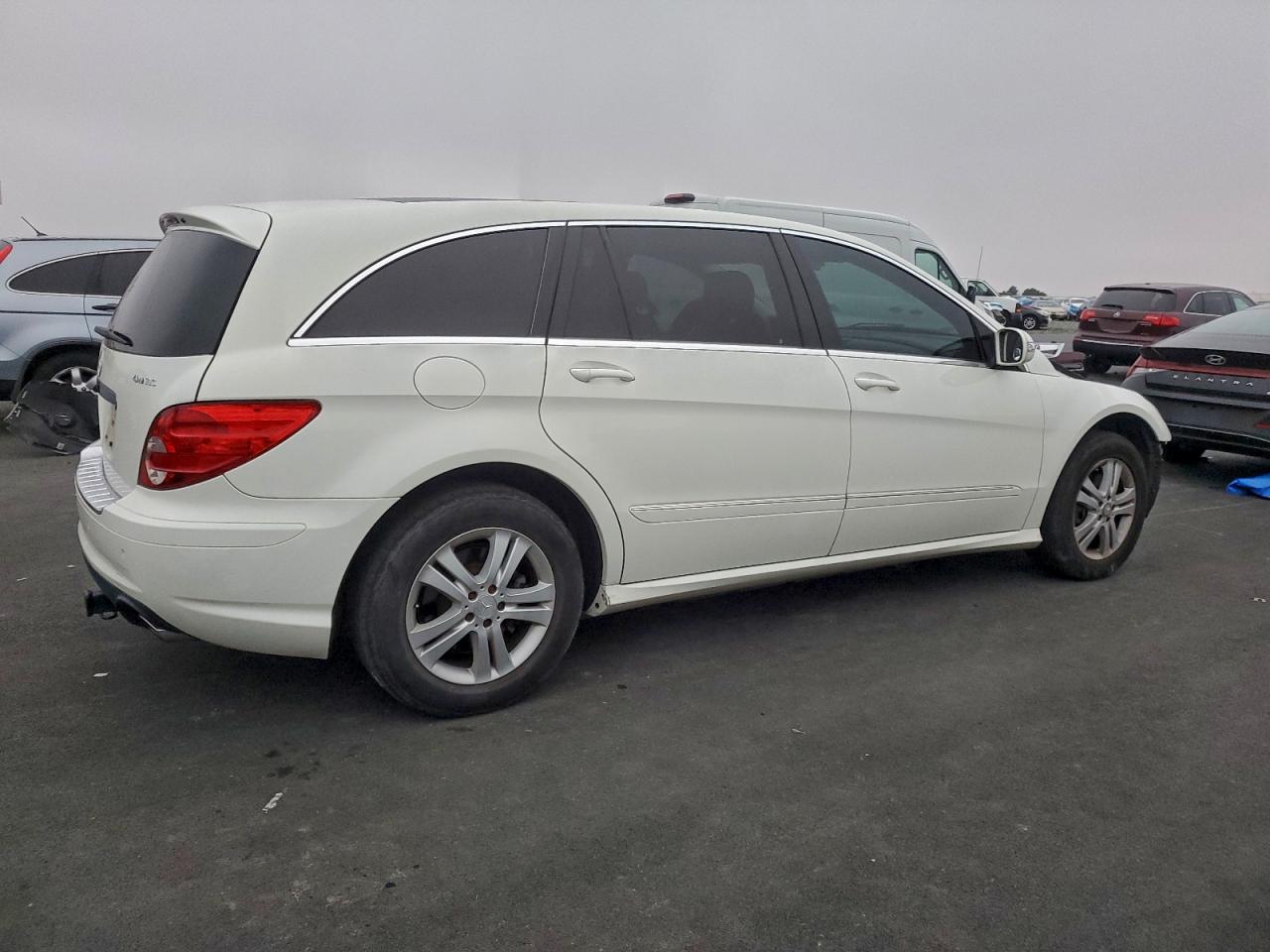 2008 Mercedes-benz R 350 White vin: 4JGCB65E08A080660