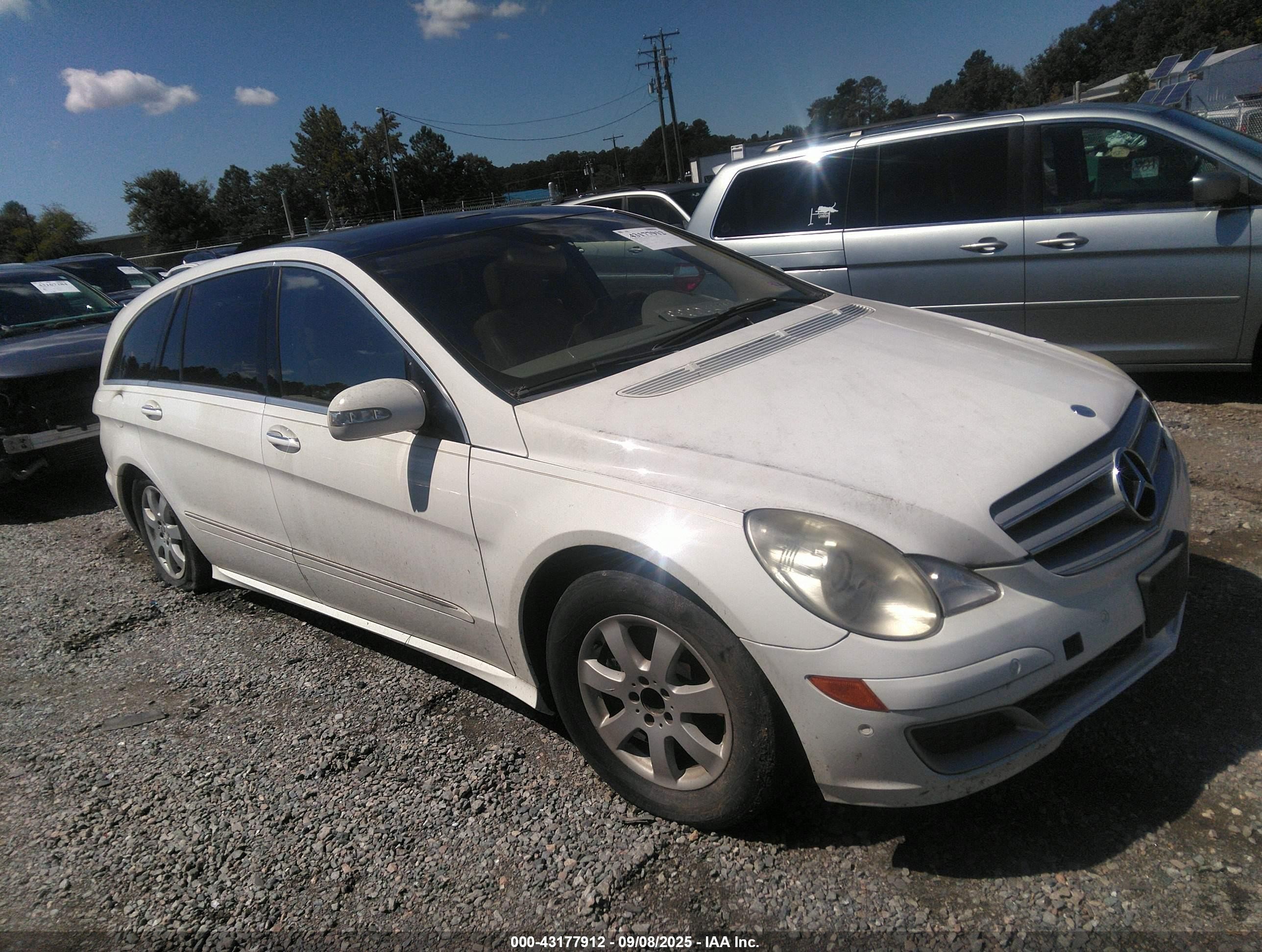 2007 Mercedes-benz R 350 4matic White vin: 4JGCB65E17A051456