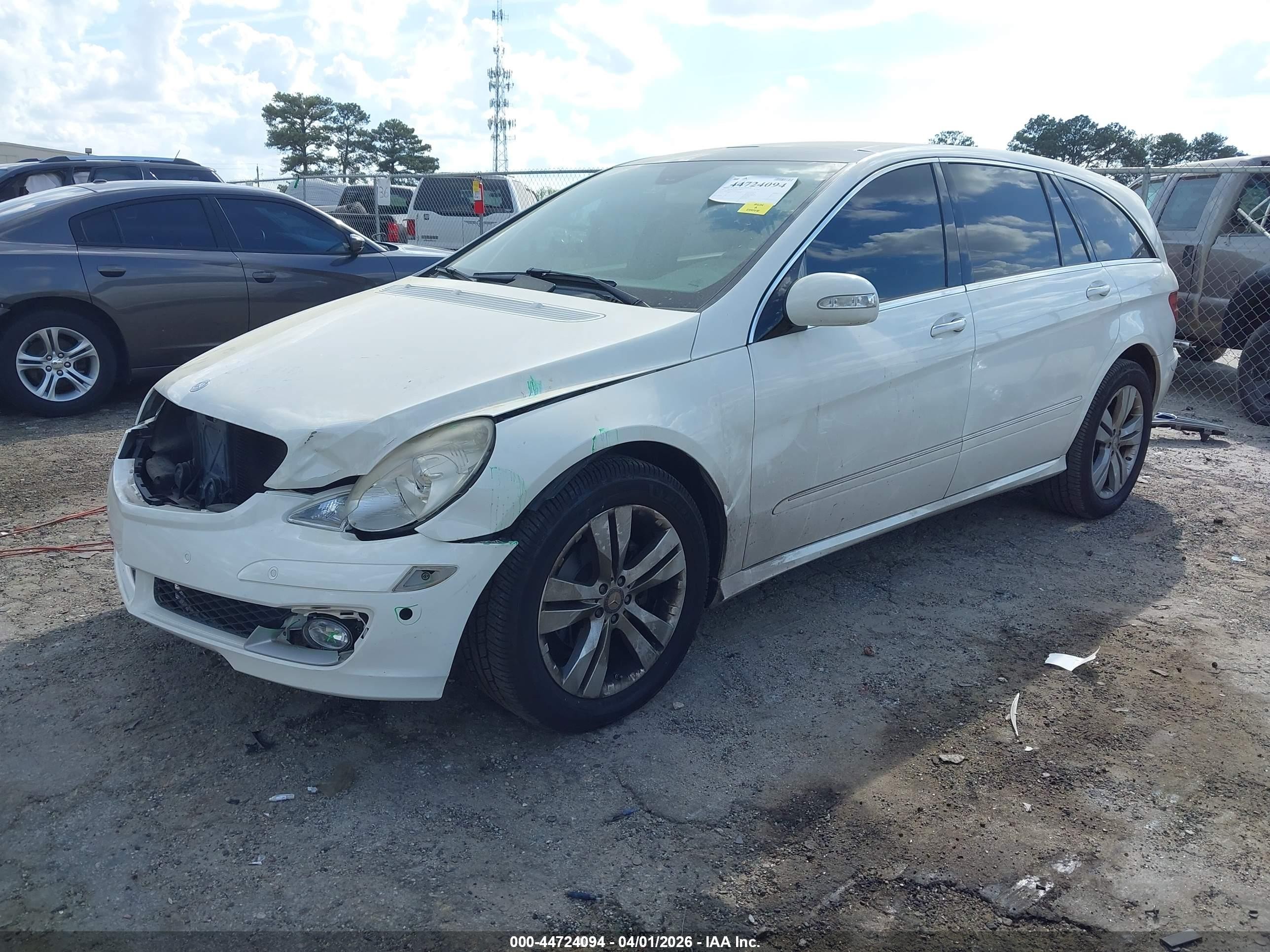 2007 Mercedes-benz R 350 4matic White vin: 4JGCB65E17A056107