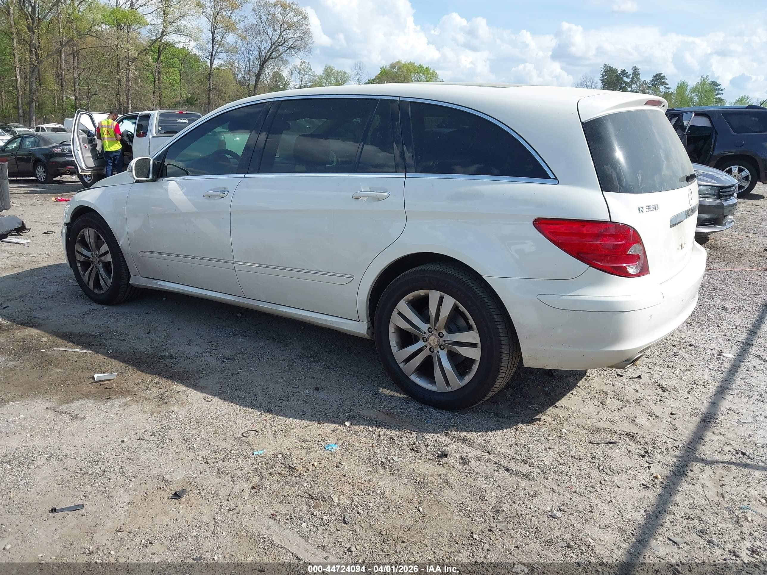 2007 Mercedes-benz R 350 4matic White vin: 4JGCB65E17A056107