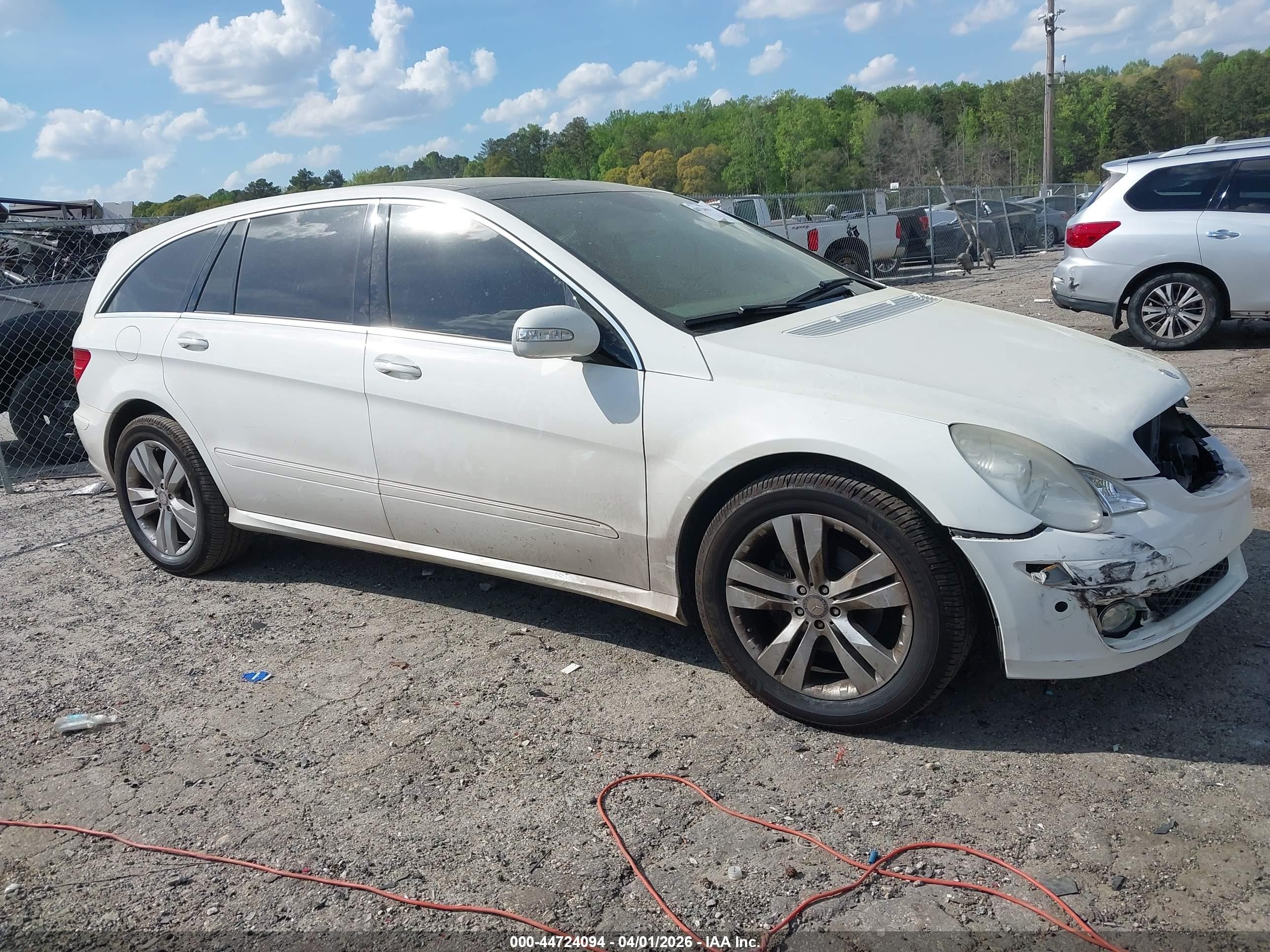 2007 Mercedes-benz R 350 4matic White vin: 4JGCB65E17A056107