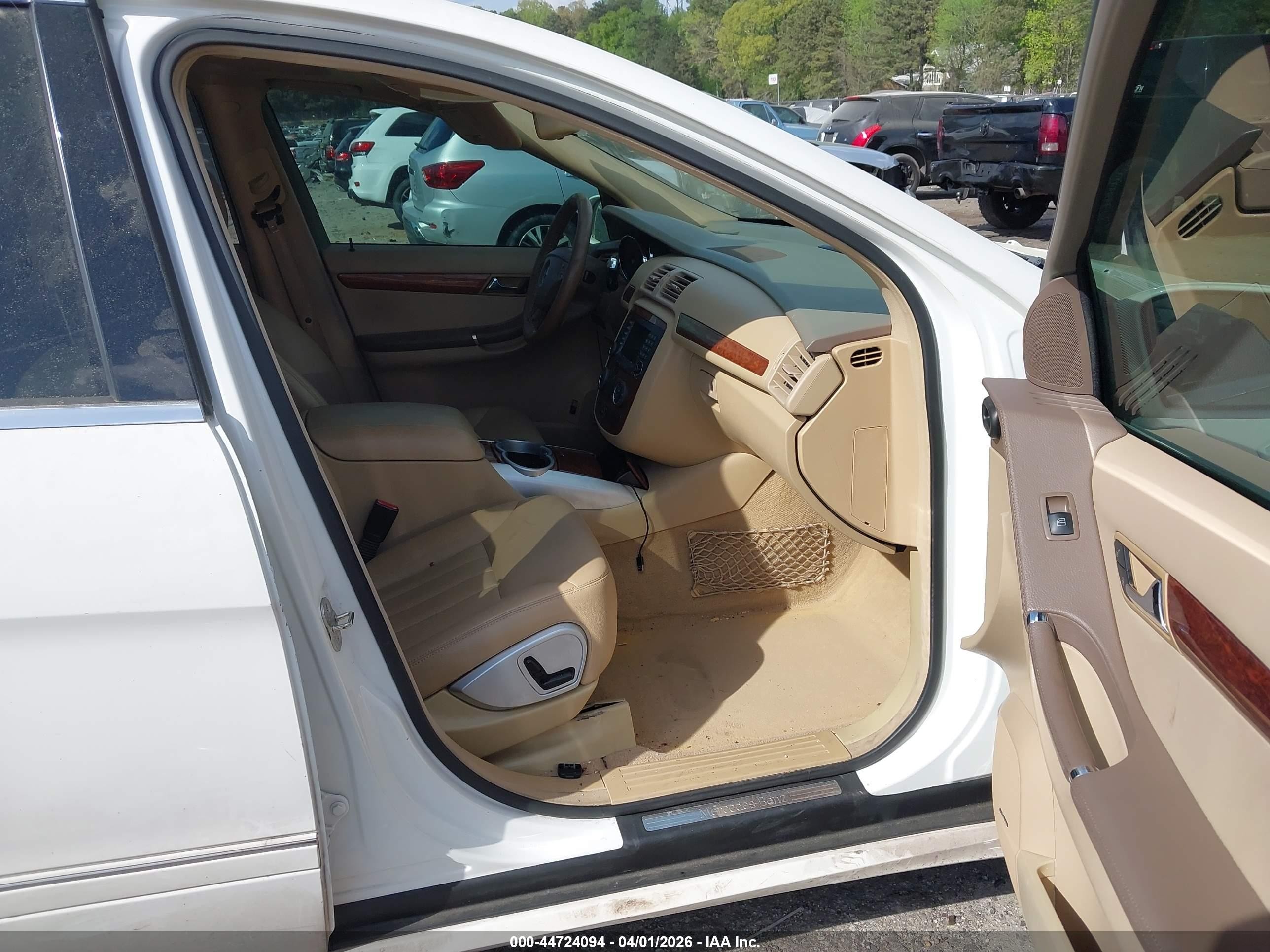 2007 Mercedes-benz R 350 4matic White vin: 4JGCB65E17A056107