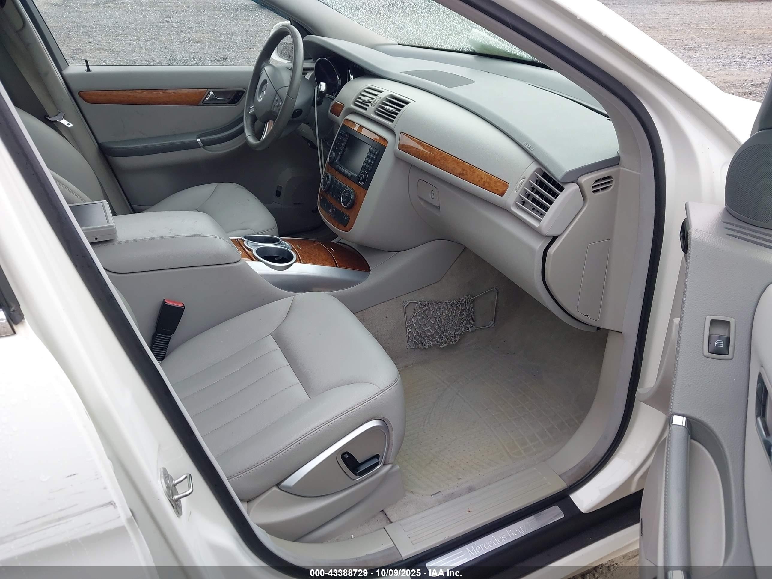 2007 Mercedes-benz R 350 4matic White vin: 4JGCB65E37A038837