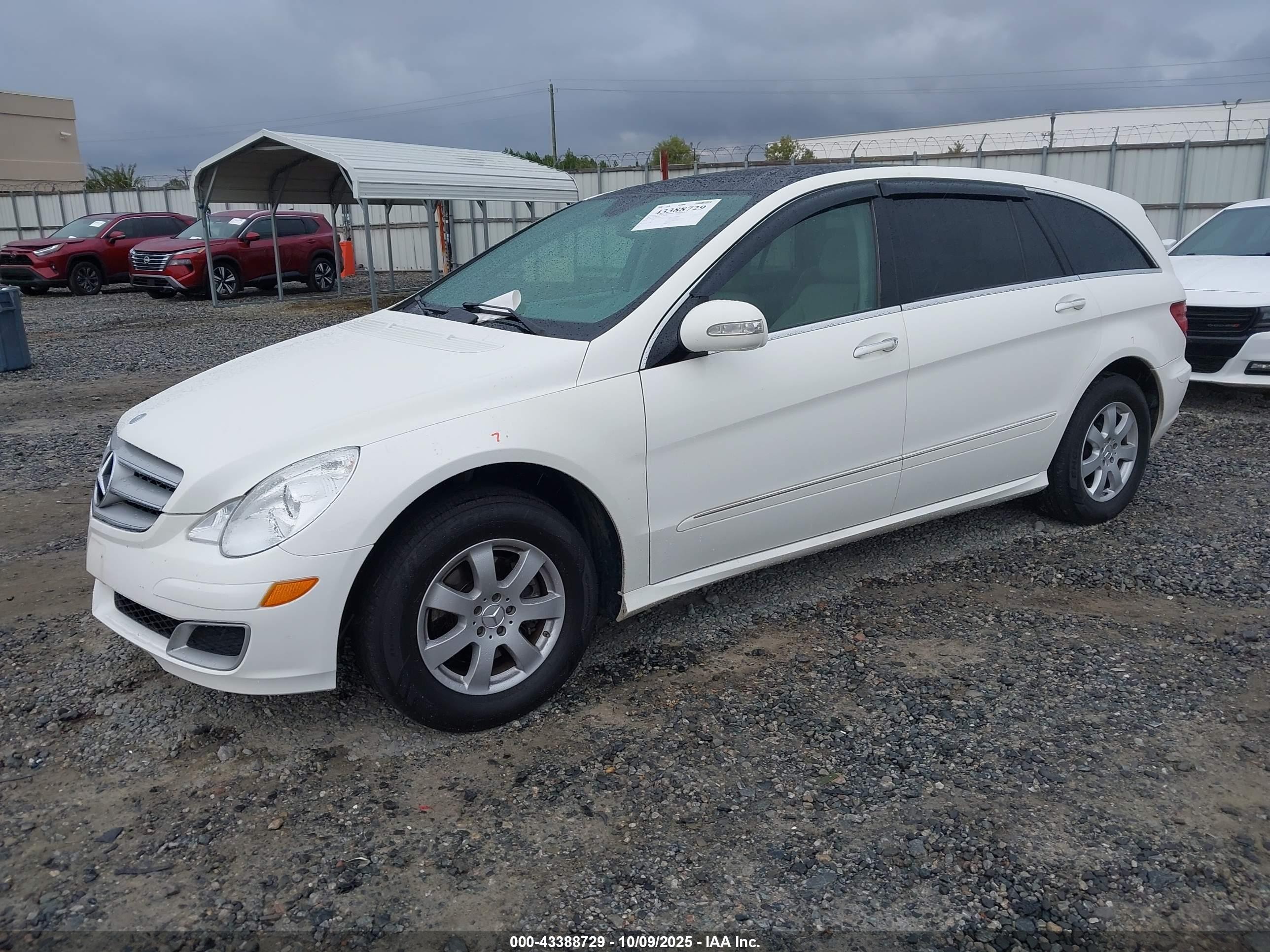 2007 Mercedes-benz R 350 4matic White vin: 4JGCB65E37A038837