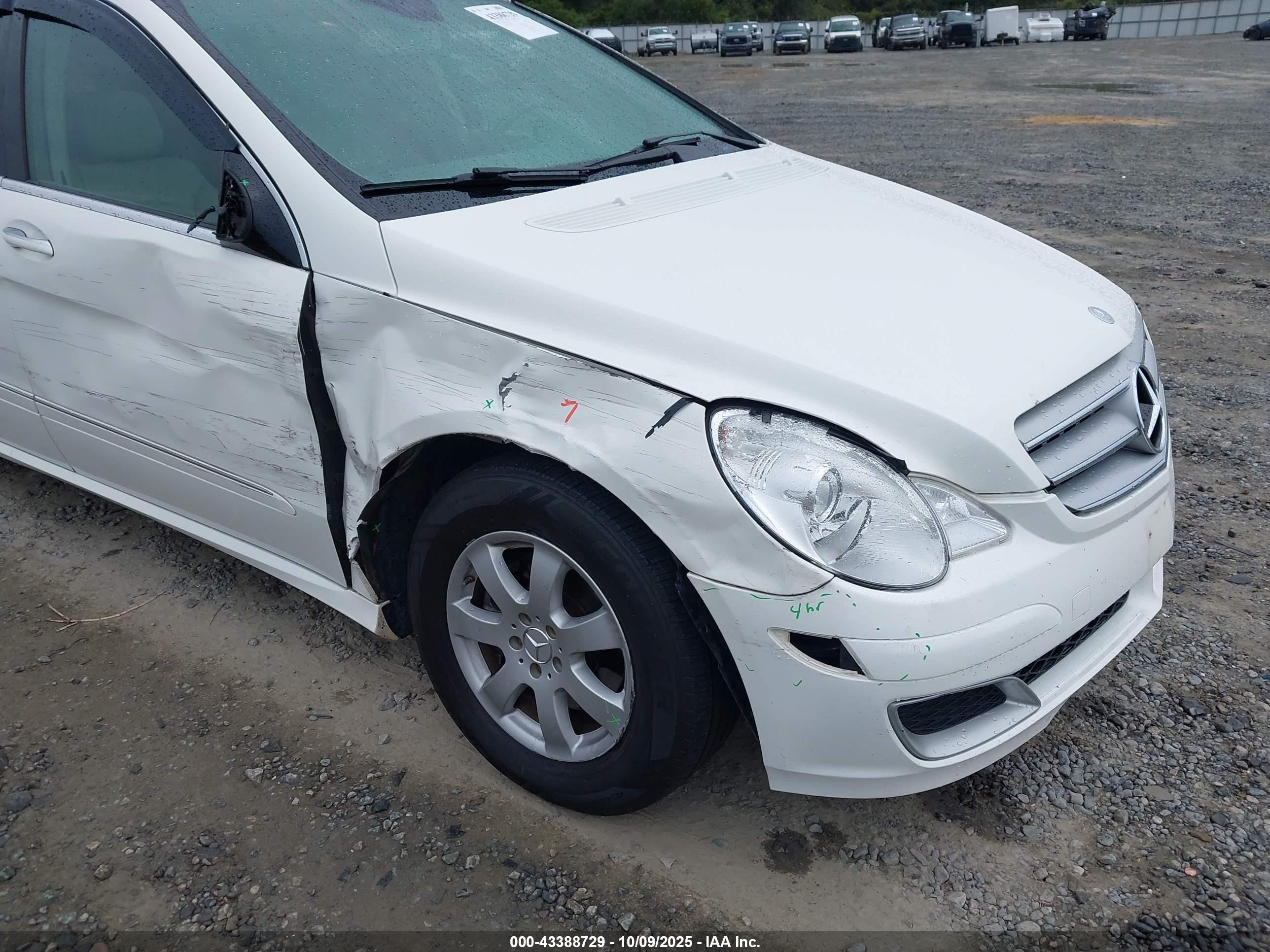 2007 Mercedes-benz R 350 4matic White vin: 4JGCB65E37A038837