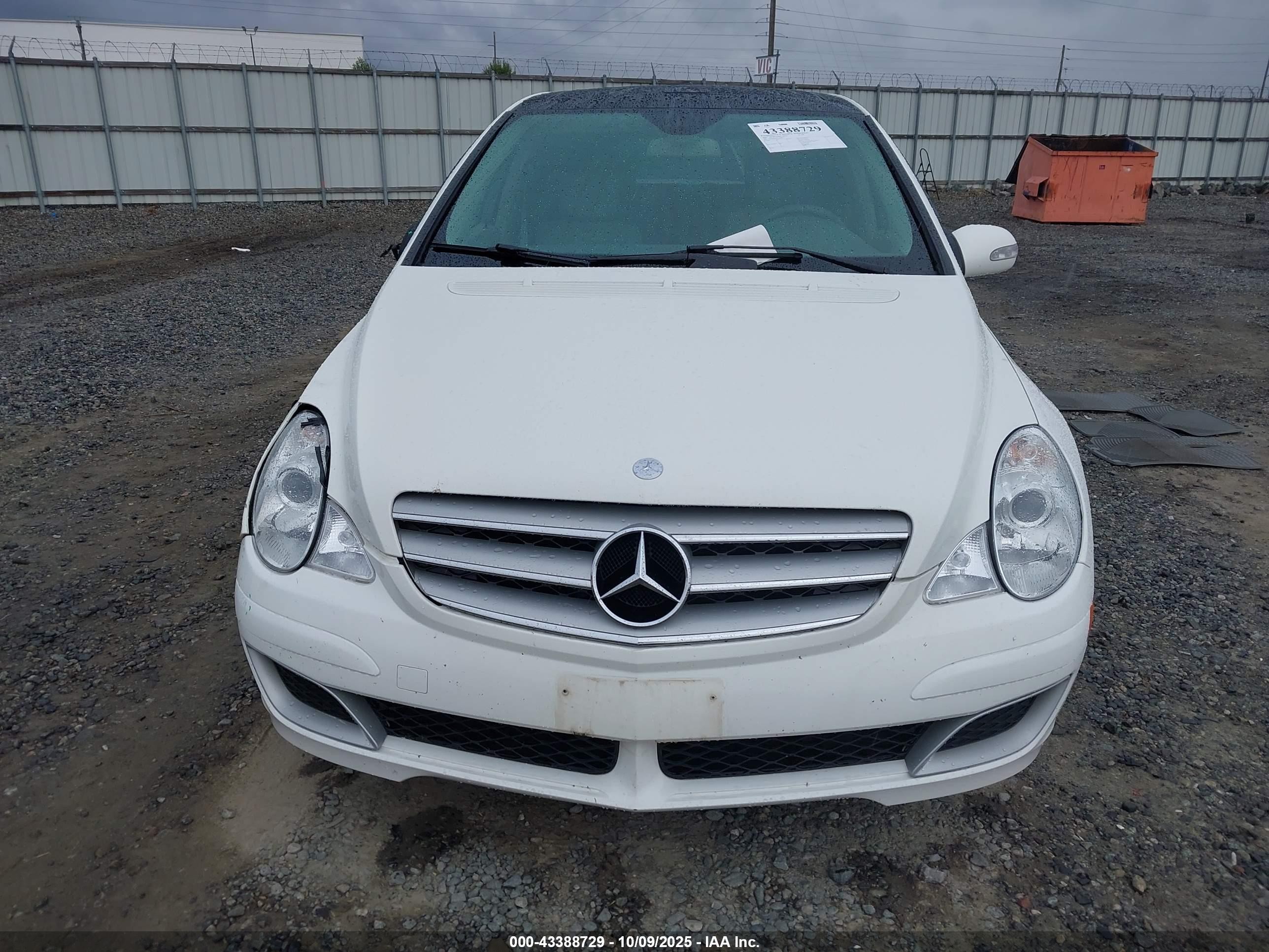 2007 Mercedes-benz R 350 4matic White vin: 4JGCB65E37A038837