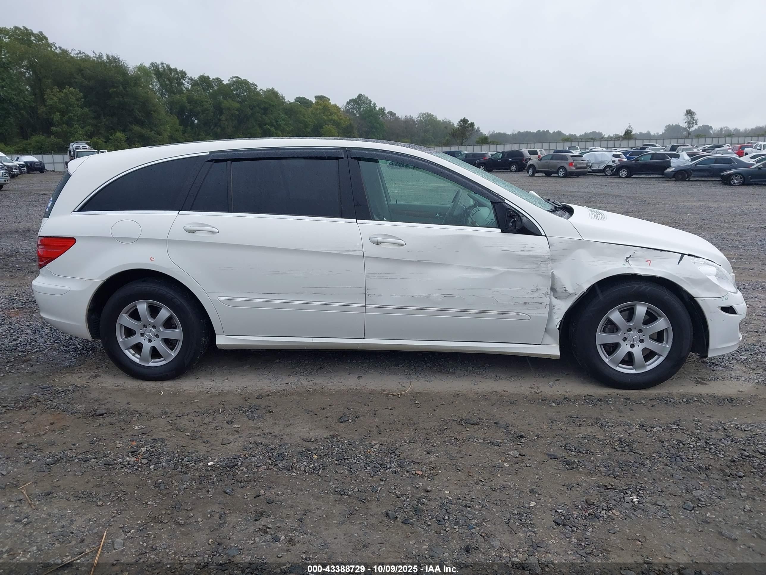 2007 Mercedes-benz R 350 4matic White vin: 4JGCB65E37A038837
