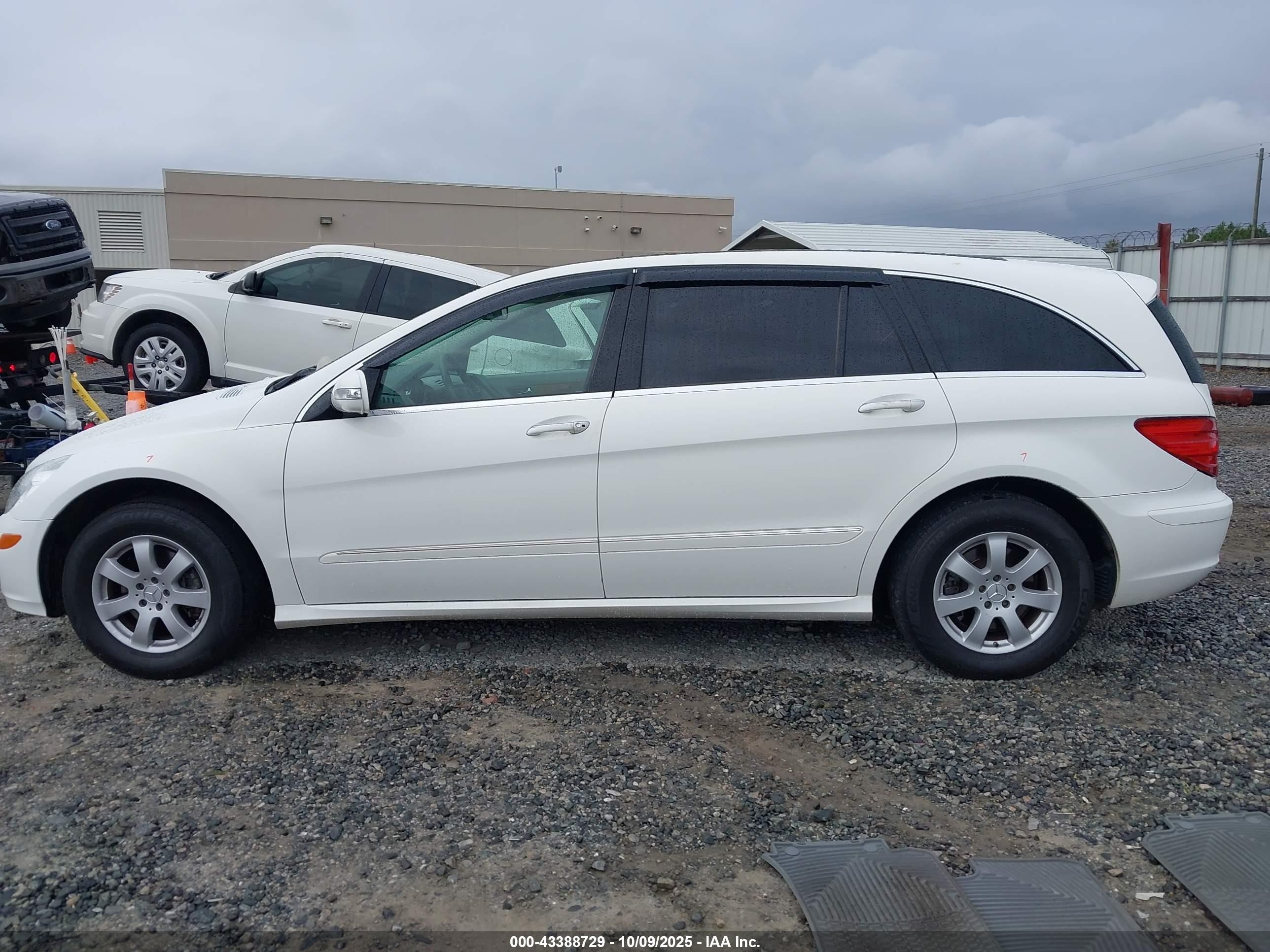 2007 Mercedes-benz R 350 4matic White vin: 4JGCB65E37A038837