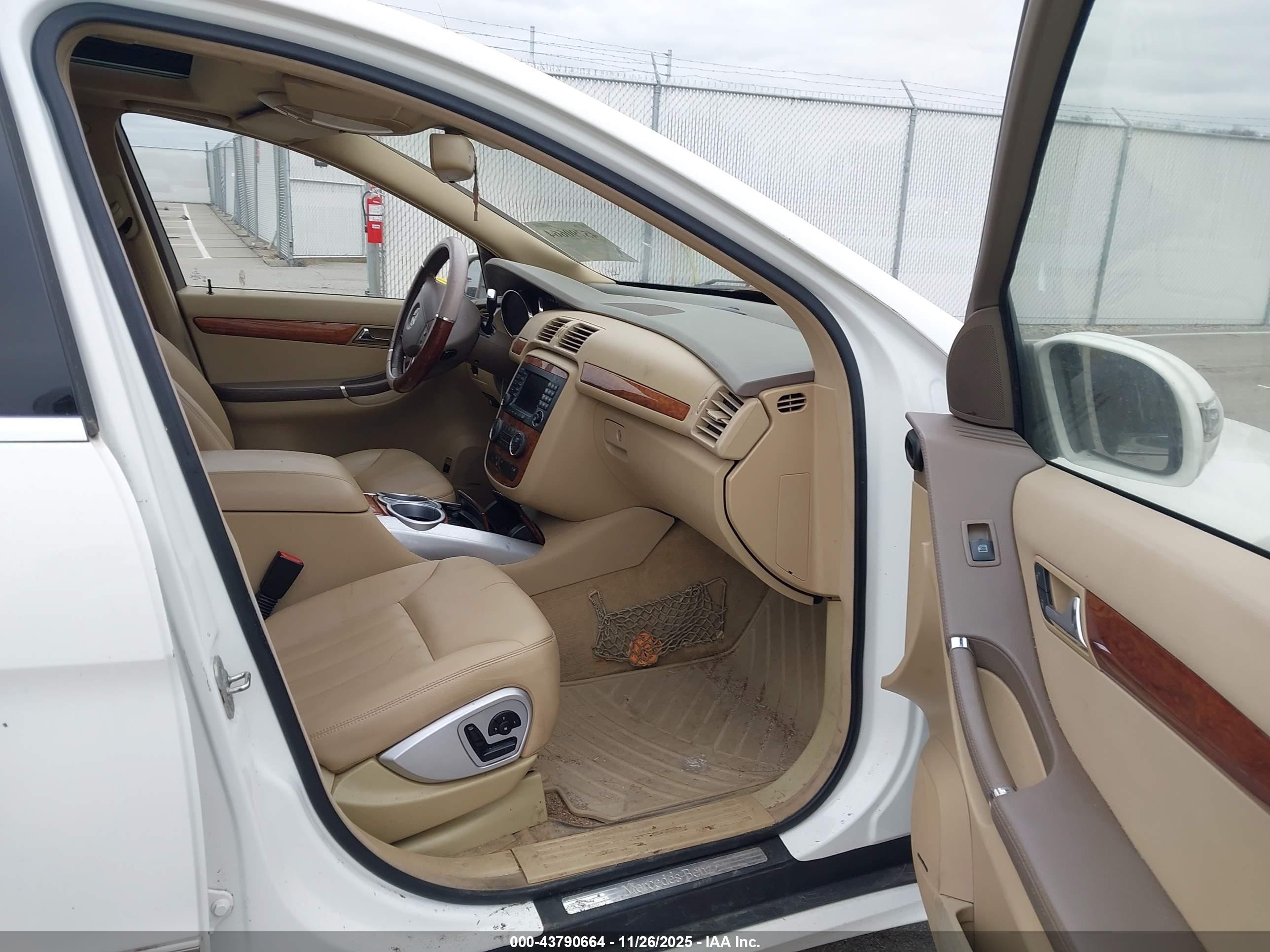 2007 Mercedes-benz R 350 4matic Белый vin: 4JGCB65E47A045697