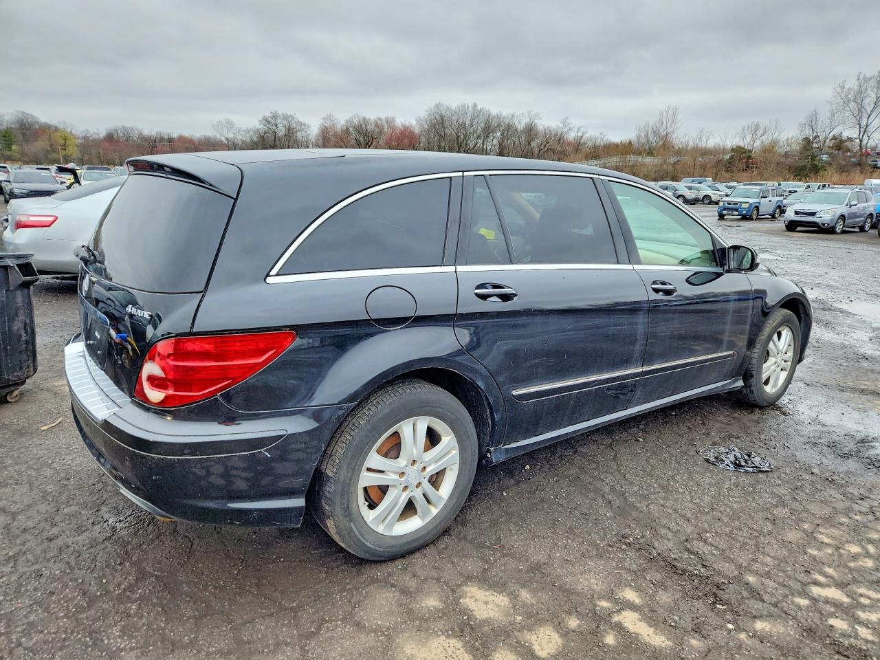 2009 Mercedes-benz R 350 4matic Black vin: 4JGCB65E49A095020
