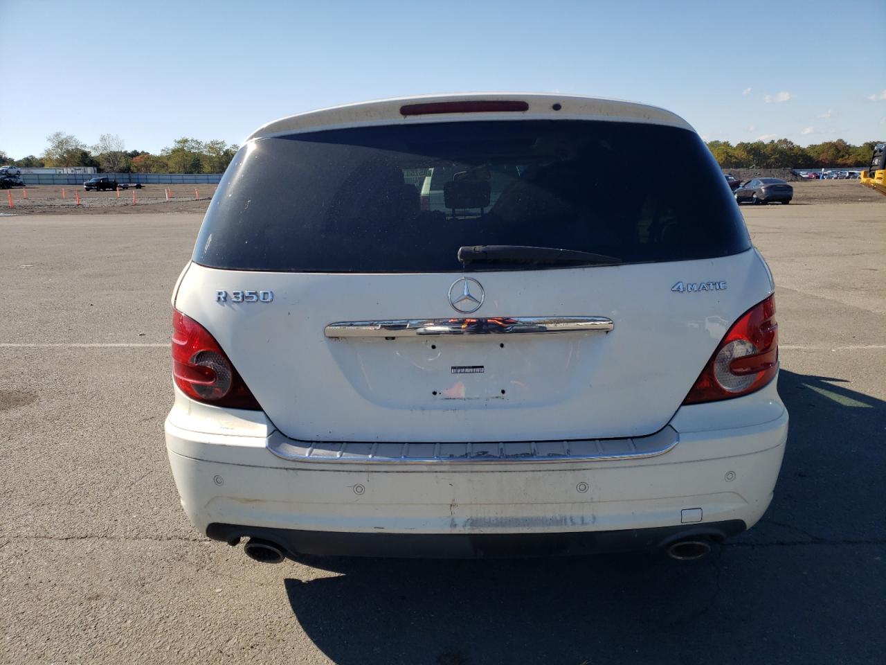 2009 Mercedes-benz R 350 4matic White vin: 4JGCB65E49A095275