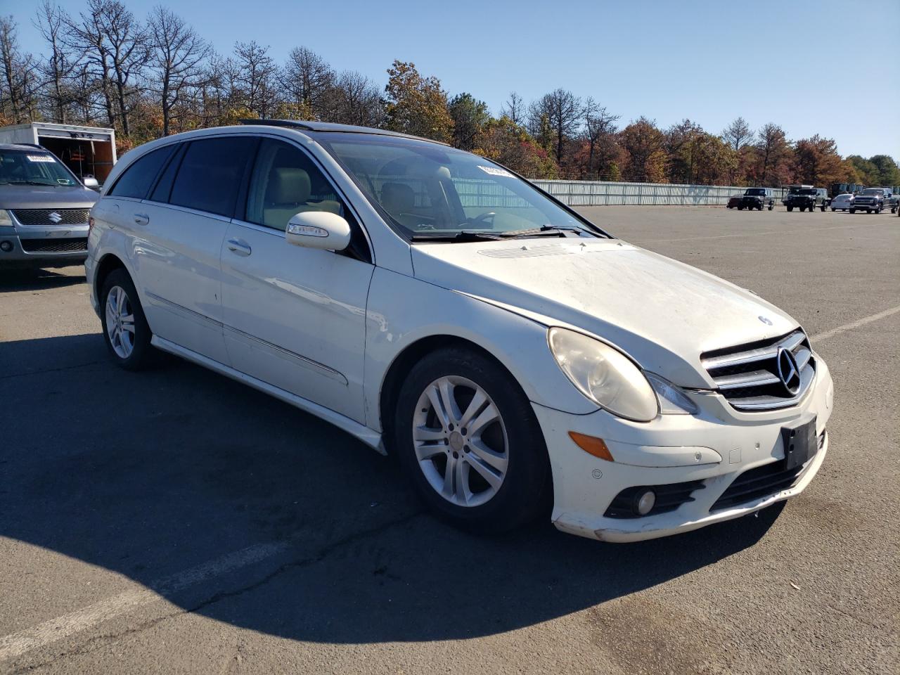 2009 Mercedes-benz R 350 4matic White vin: 4JGCB65E49A095275