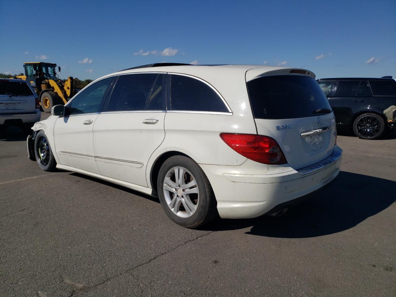 2009 Mercedes-benz R 350 4matic White vin: 4JGCB65E49A095275