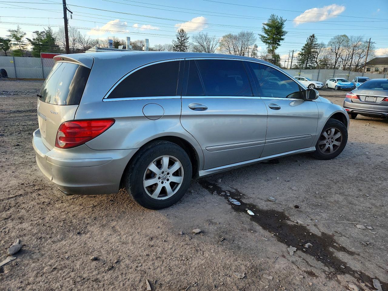 2007 Mercedes-benz R 350 Gold vin: 4JGCB65E67A040811