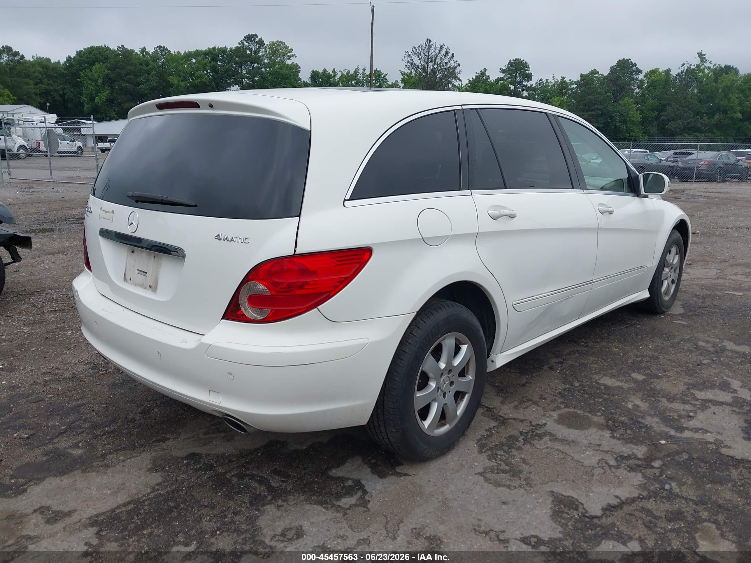 2007 Mercedes-benz R 350 4matic White vin: 4JGCB65E67A052876
