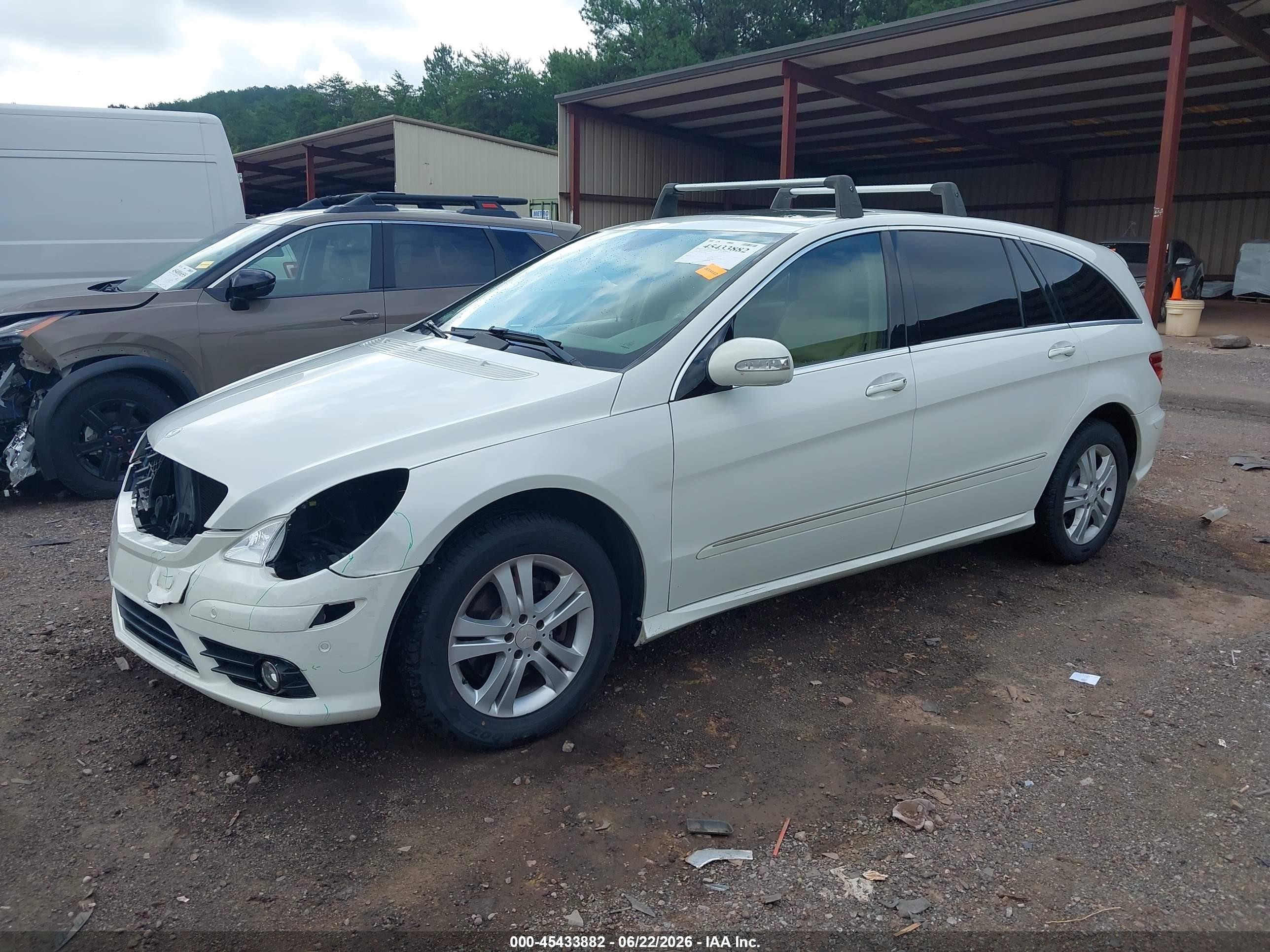 2008 Mercedes-benz R-class 3.5l White vin: 4JGCB65E68A080890
