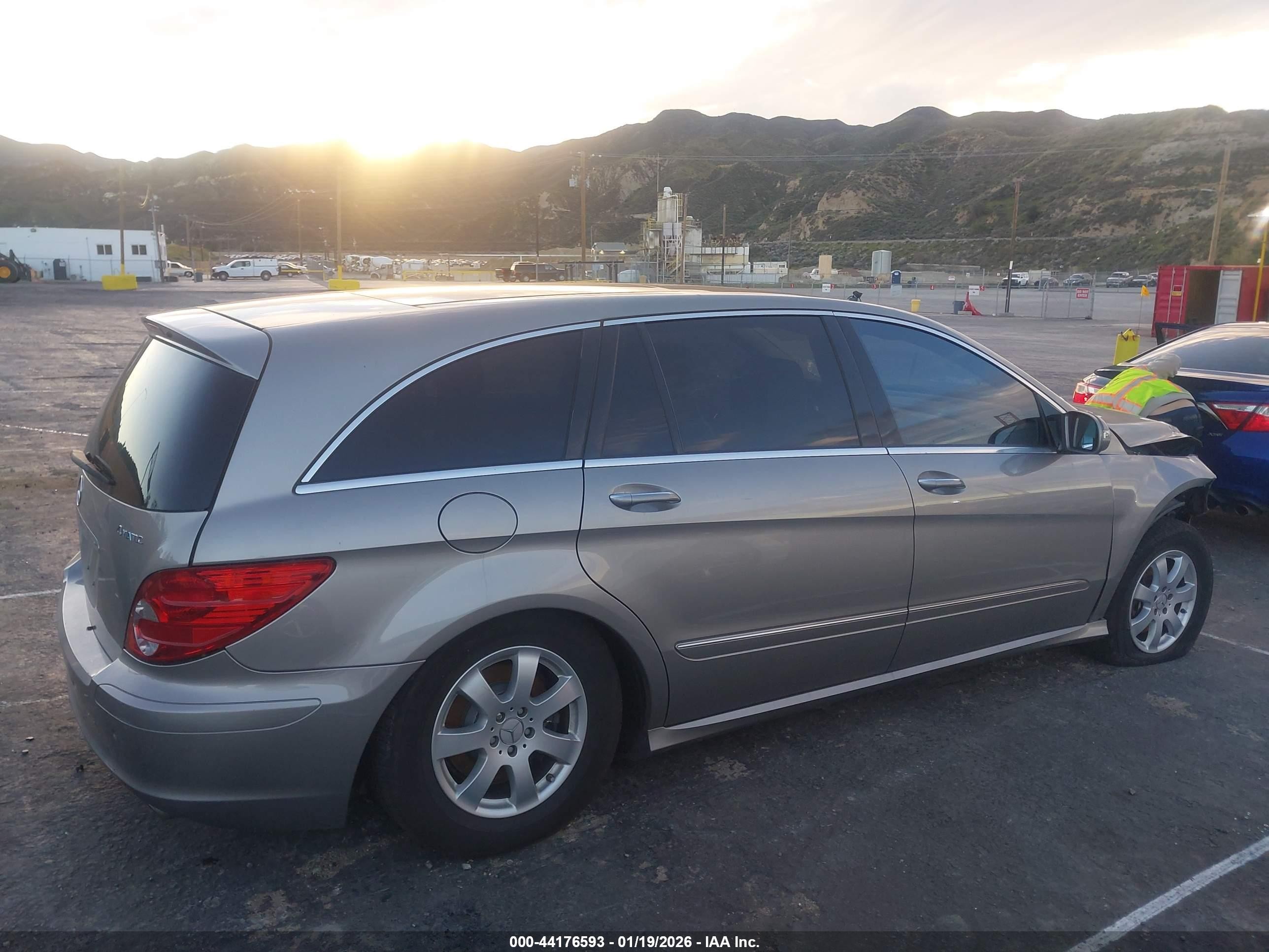 2007 Mercedes-benz R 350 Gray vin: 4JGCB65E77A054166