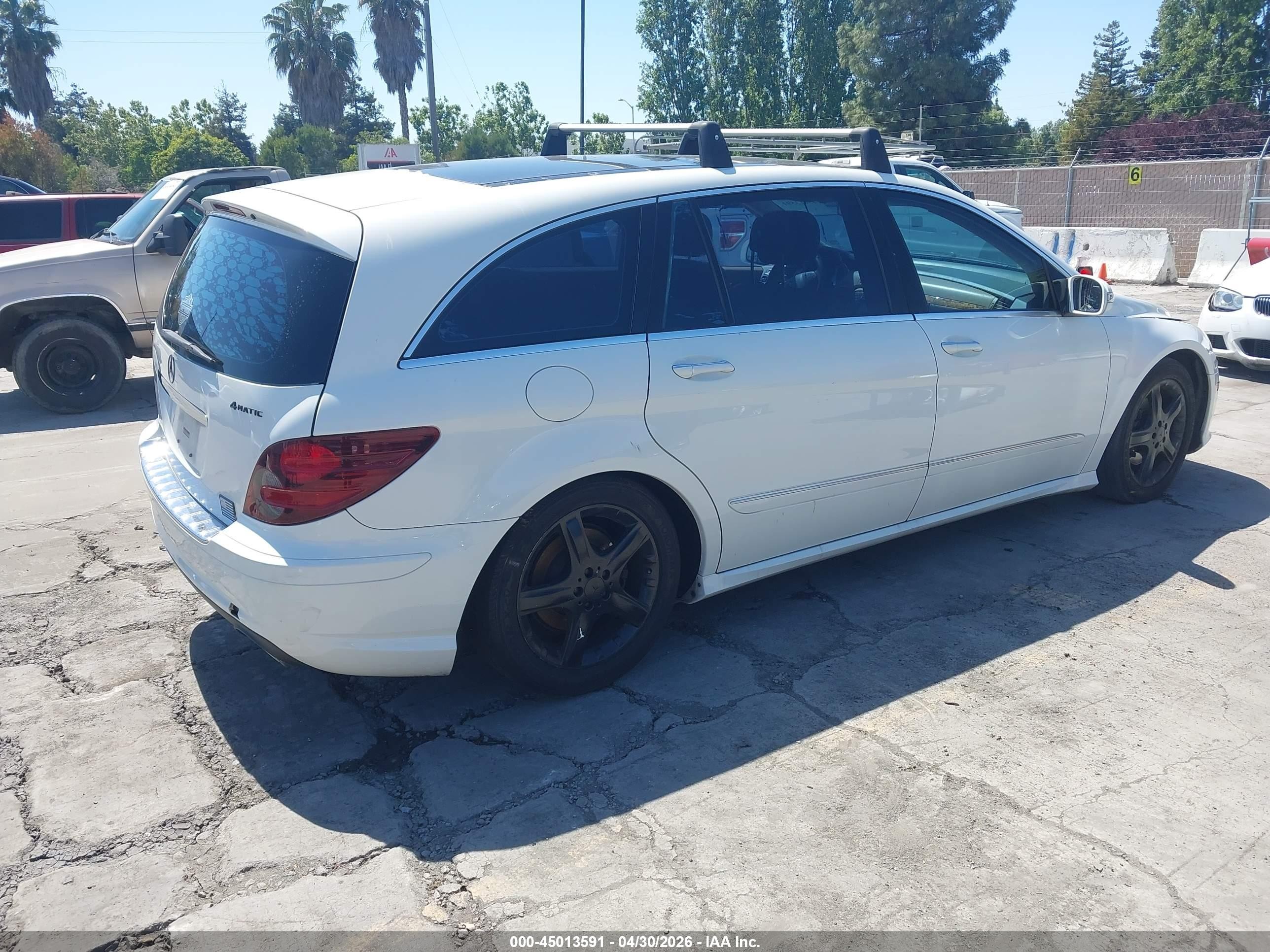 2009 Mercedes-benz R 350 4matic White vin: 4JGCB65E79A094833
