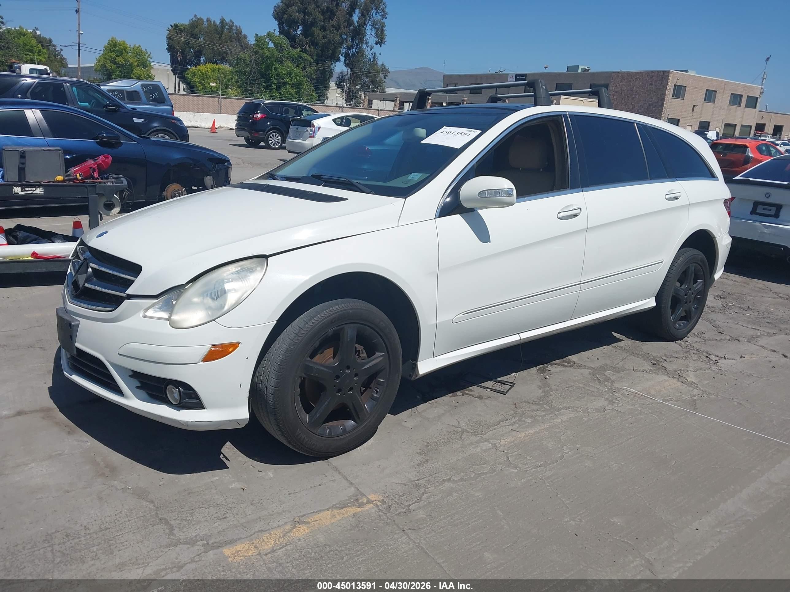 2009 Mercedes-benz R 350 4matic White vin: 4JGCB65E79A094833