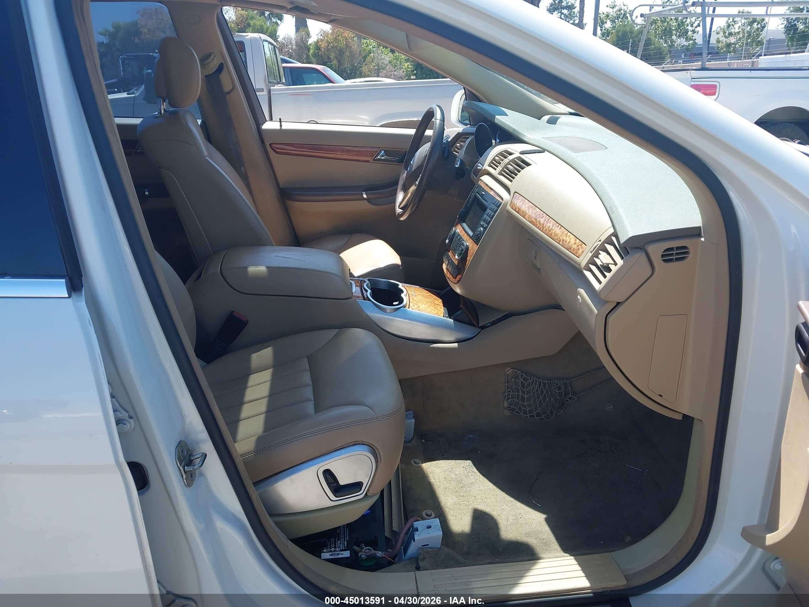 2009 Mercedes-benz R 350 4matic White vin: 4JGCB65E79A094833