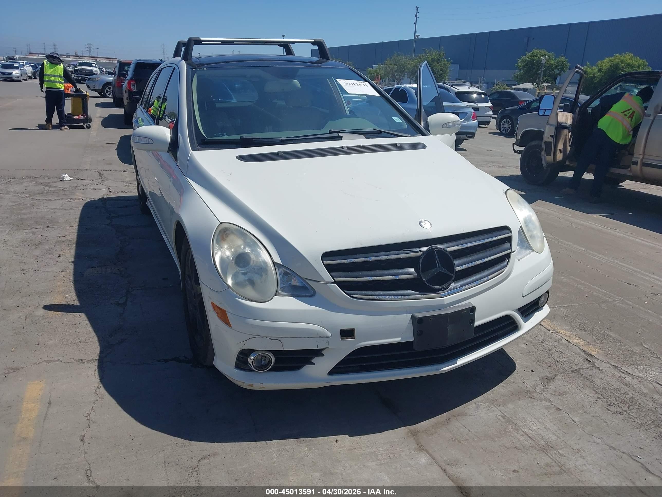 2009 Mercedes-benz R 350 4matic White vin: 4JGCB65E79A094833