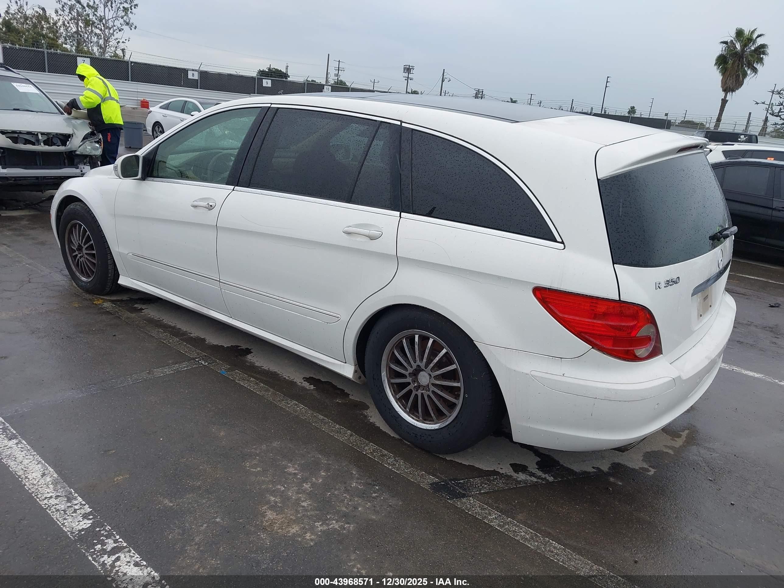 2007 Mercedes-benz R 350 4matic White vin: 4JGCB65E87A054600