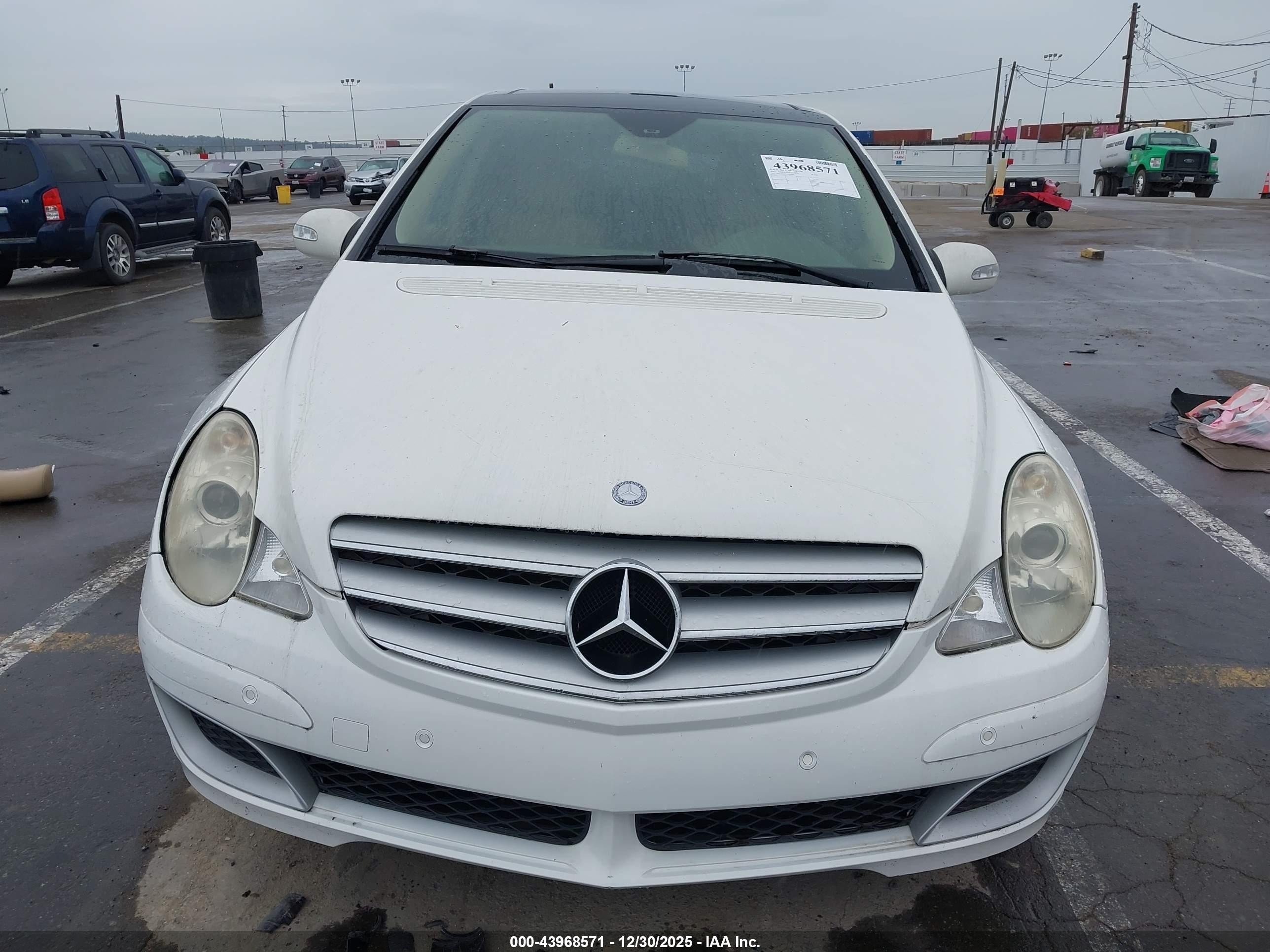 2007 Mercedes-benz R 350 4matic White vin: 4JGCB65E87A054600
