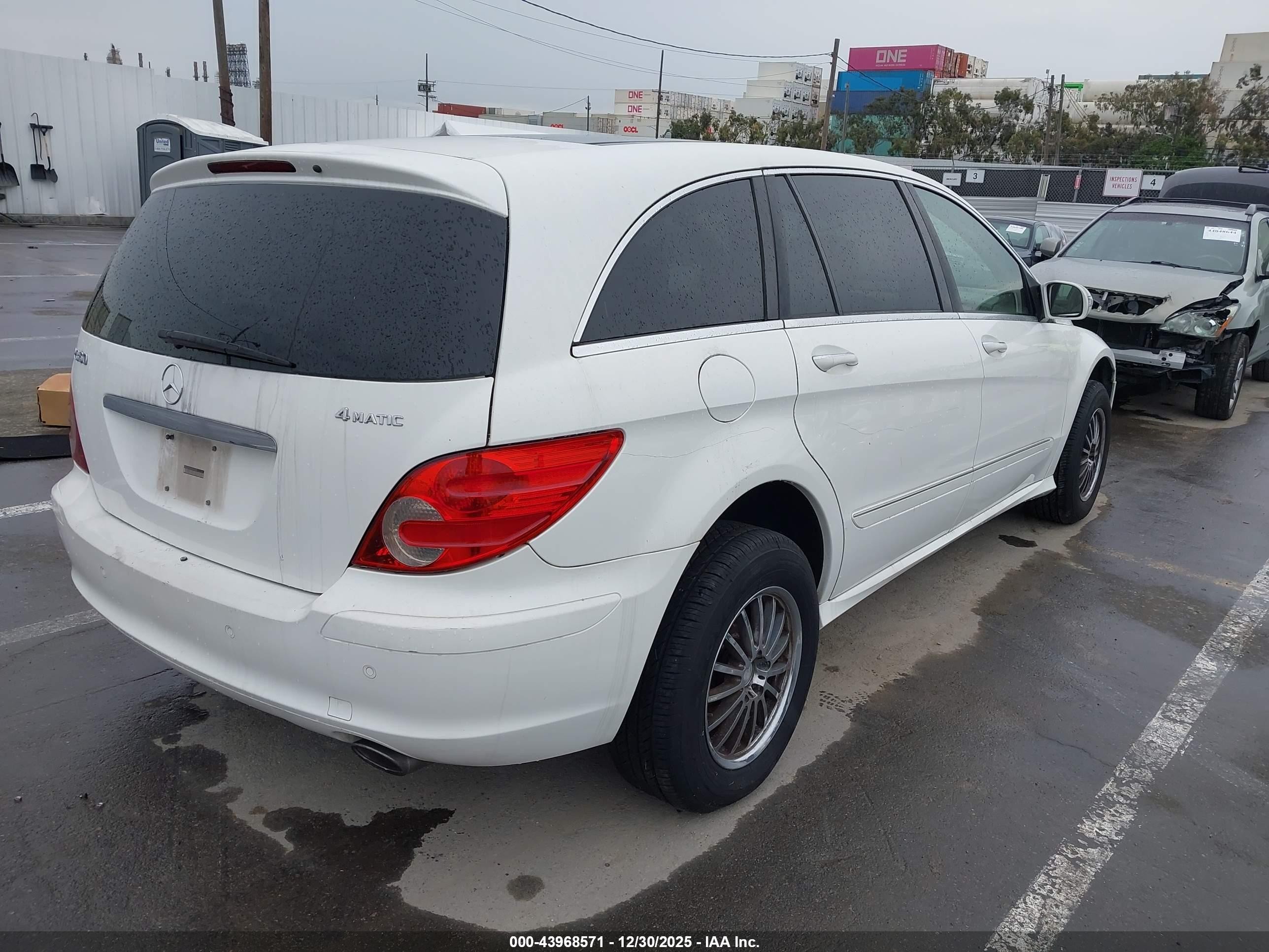 2007 Mercedes-benz R 350 4matic White vin: 4JGCB65E87A054600