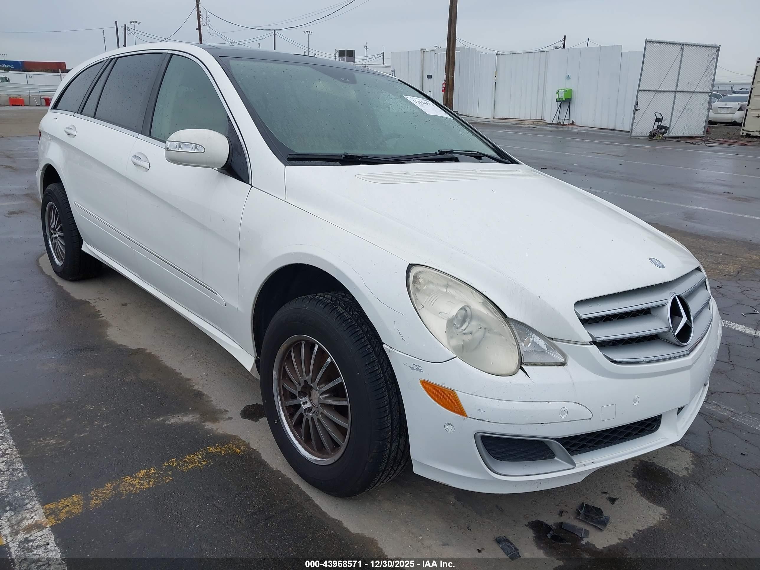 2007 Mercedes-benz R 350 4matic White vin: 4JGCB65E87A054600