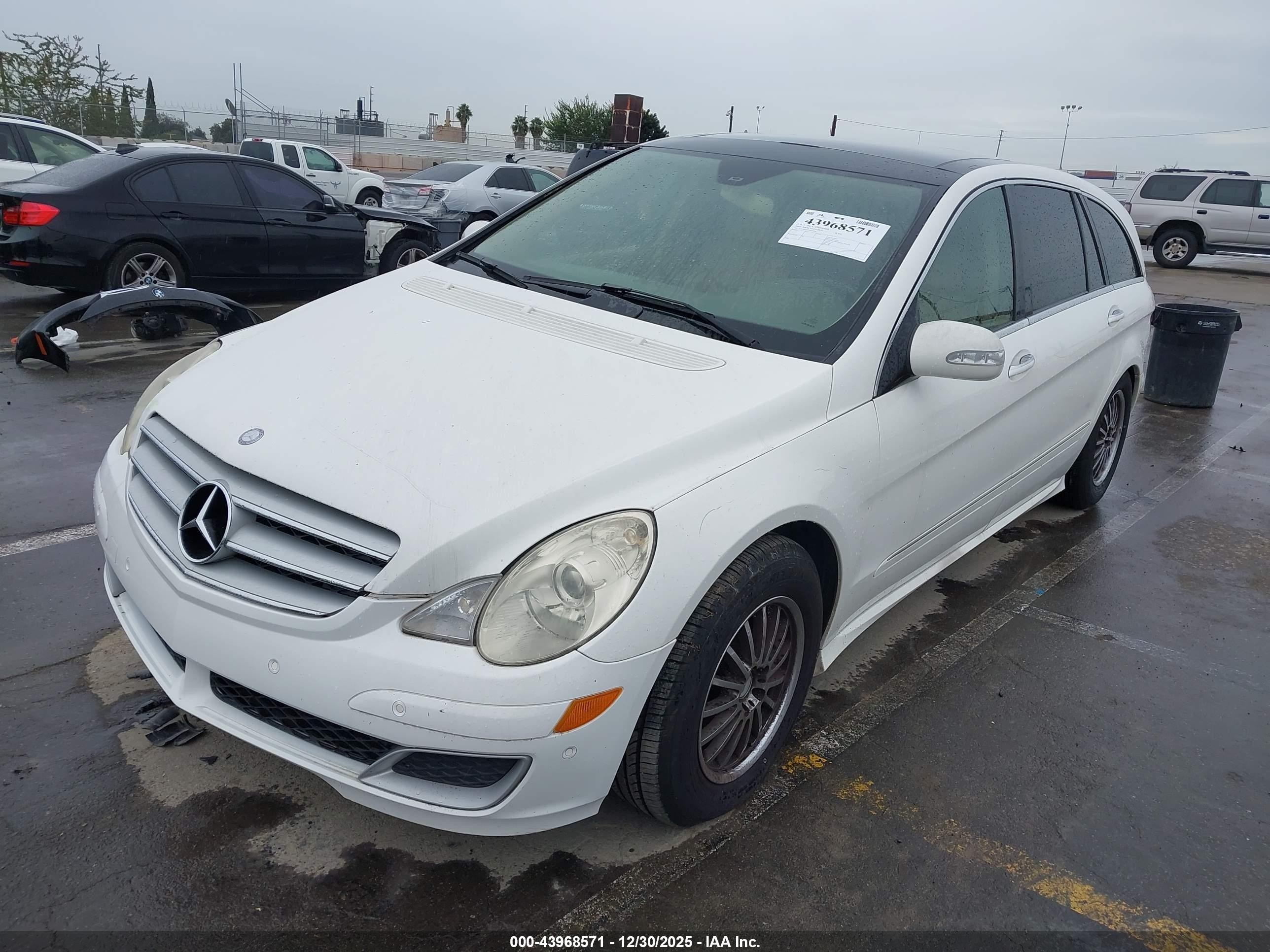 2007 Mercedes-benz R 350 4matic White vin: 4JGCB65E87A054600