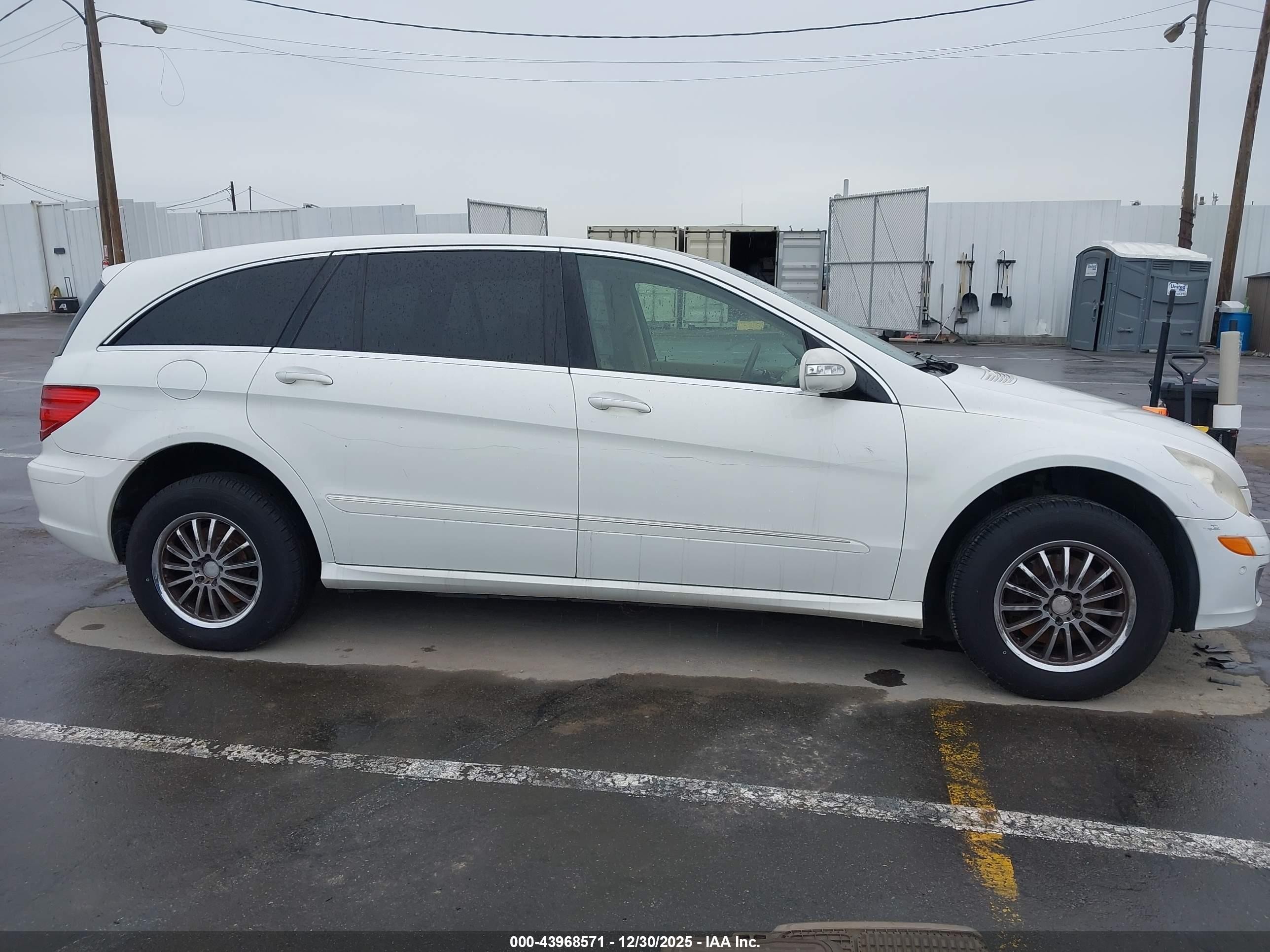 2007 Mercedes-benz R 350 4matic White vin: 4JGCB65E87A054600