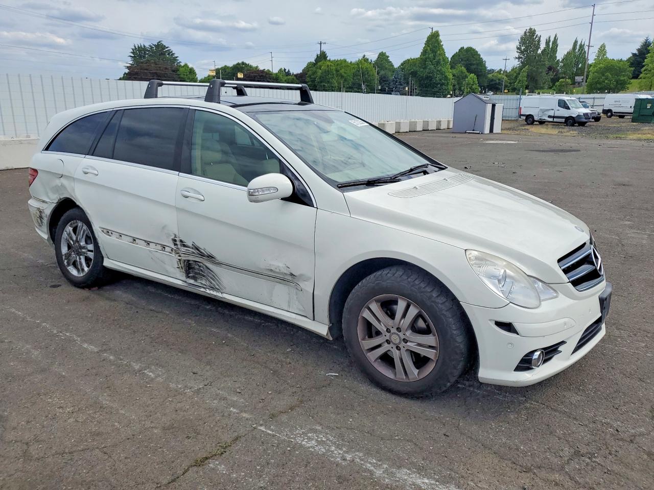 2009 Mercedes-benz R 350 4matic White vin: 4JGCB65E89A092881