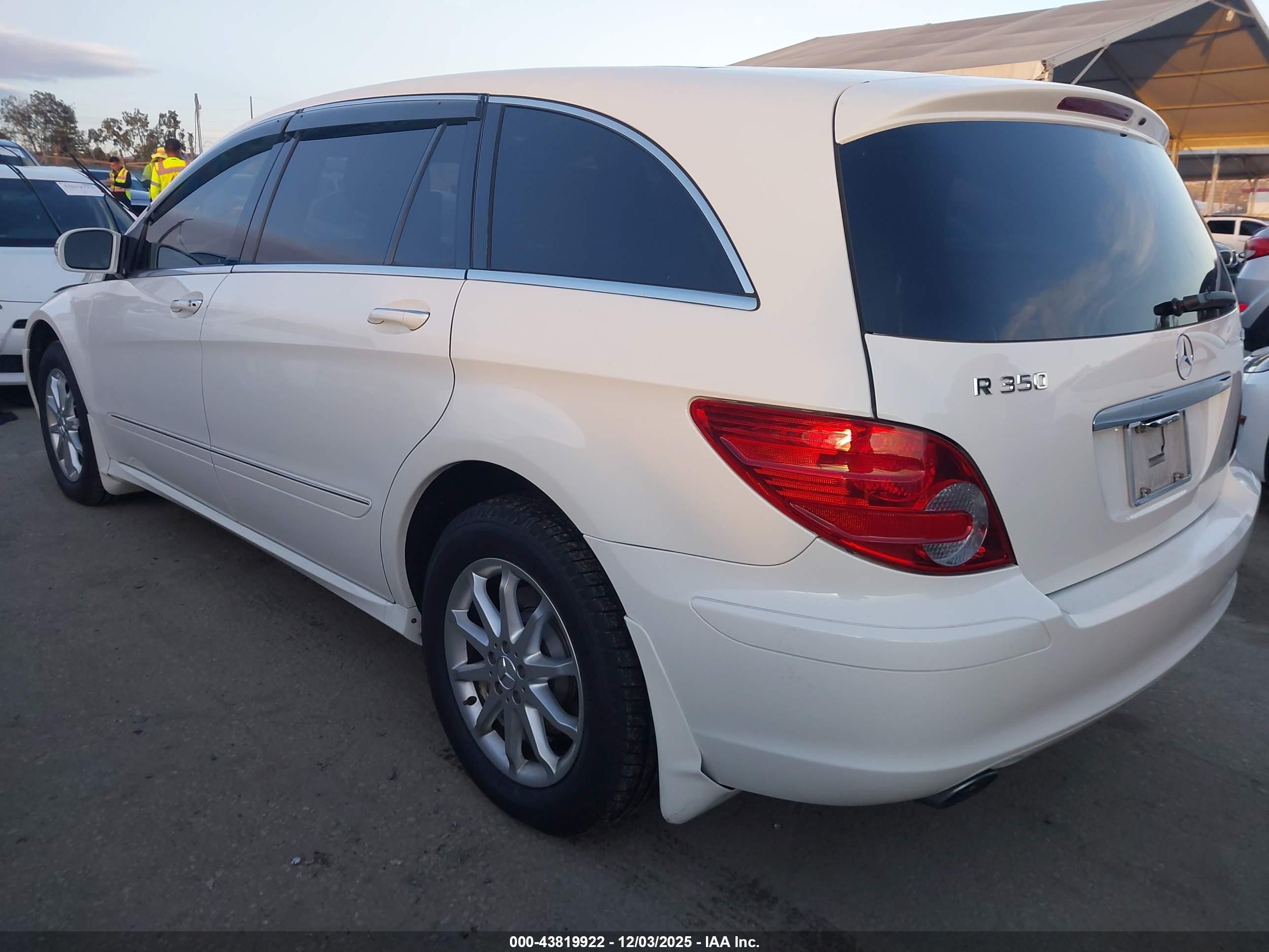 2007 Mercedes-benz R 350 4matic White vin: 4JGCB65E97A055044