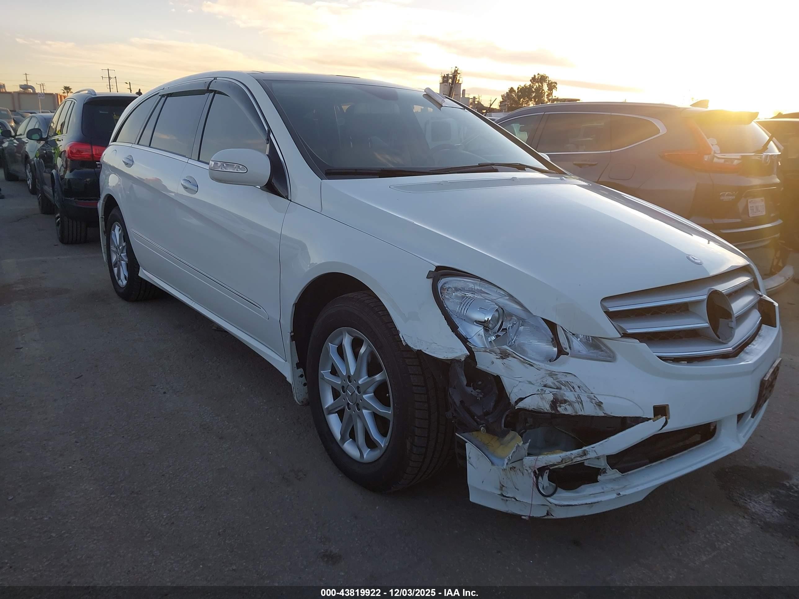 2007 Mercedes-benz R 350 4matic White vin: 4JGCB65E97A055044