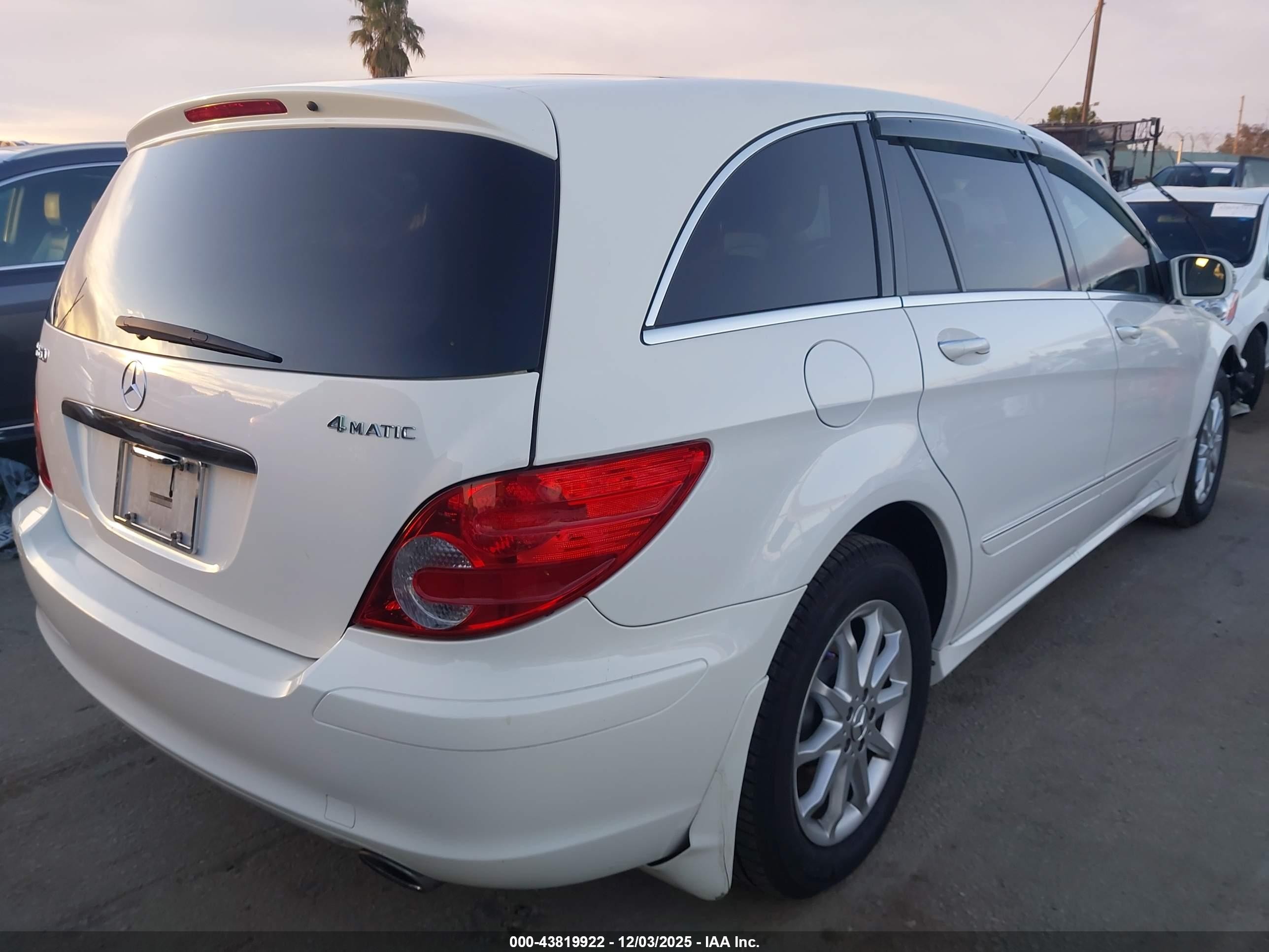 2007 Mercedes-benz R 350 4matic White vin: 4JGCB65E97A055044