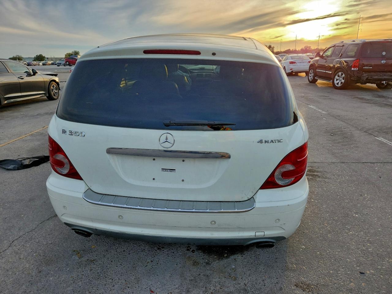 2008 Mercedes-benz R 350 White vin: 4JGCB65E98A082181