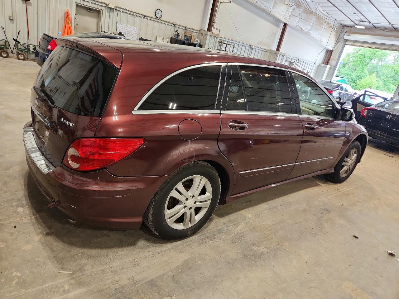 2008 Mercedes-benz R 350 Maroon vin: 4JGCB65EX8A082139