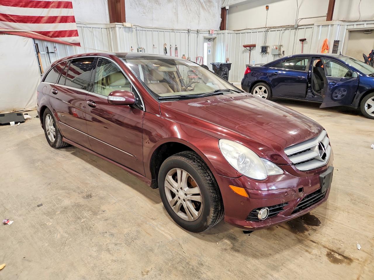 2008 Mercedes-benz R 350 Maroon vin: 4JGCB65EX8A082139