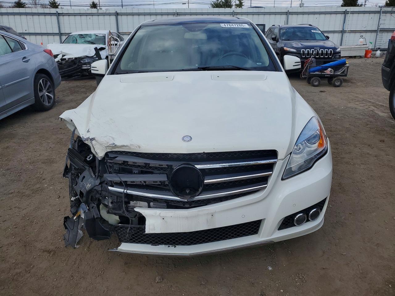 2011 Mercedes-benz R 350 4matic White vin: 4JGCB6FE0BA117762
