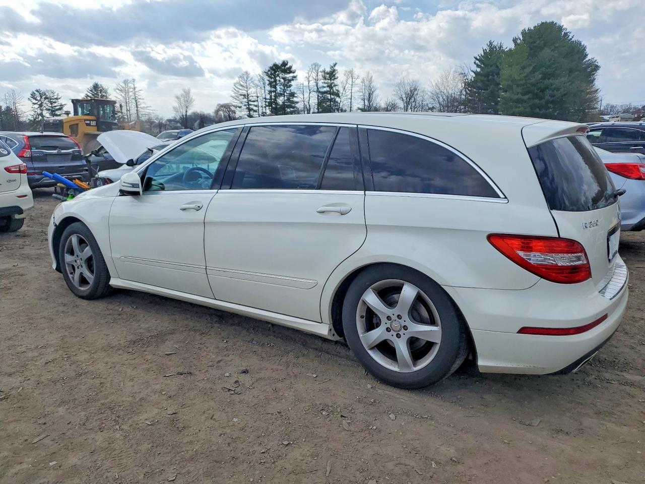 2011 Mercedes-benz R 350 4matic White vin: 4JGCB6FE0BA117762