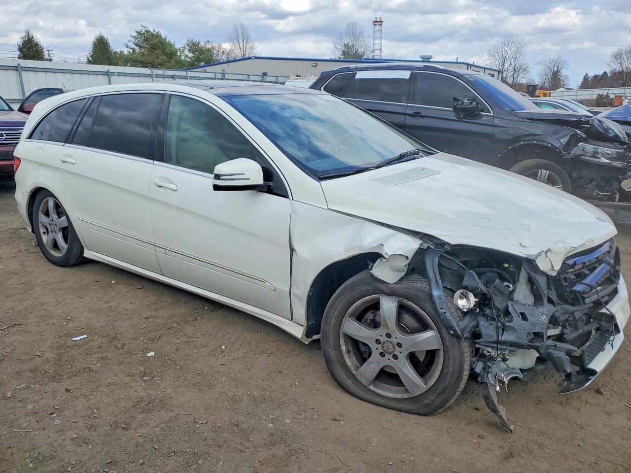 2011 Mercedes-benz R 350 4matic White vin: 4JGCB6FE0BA117762