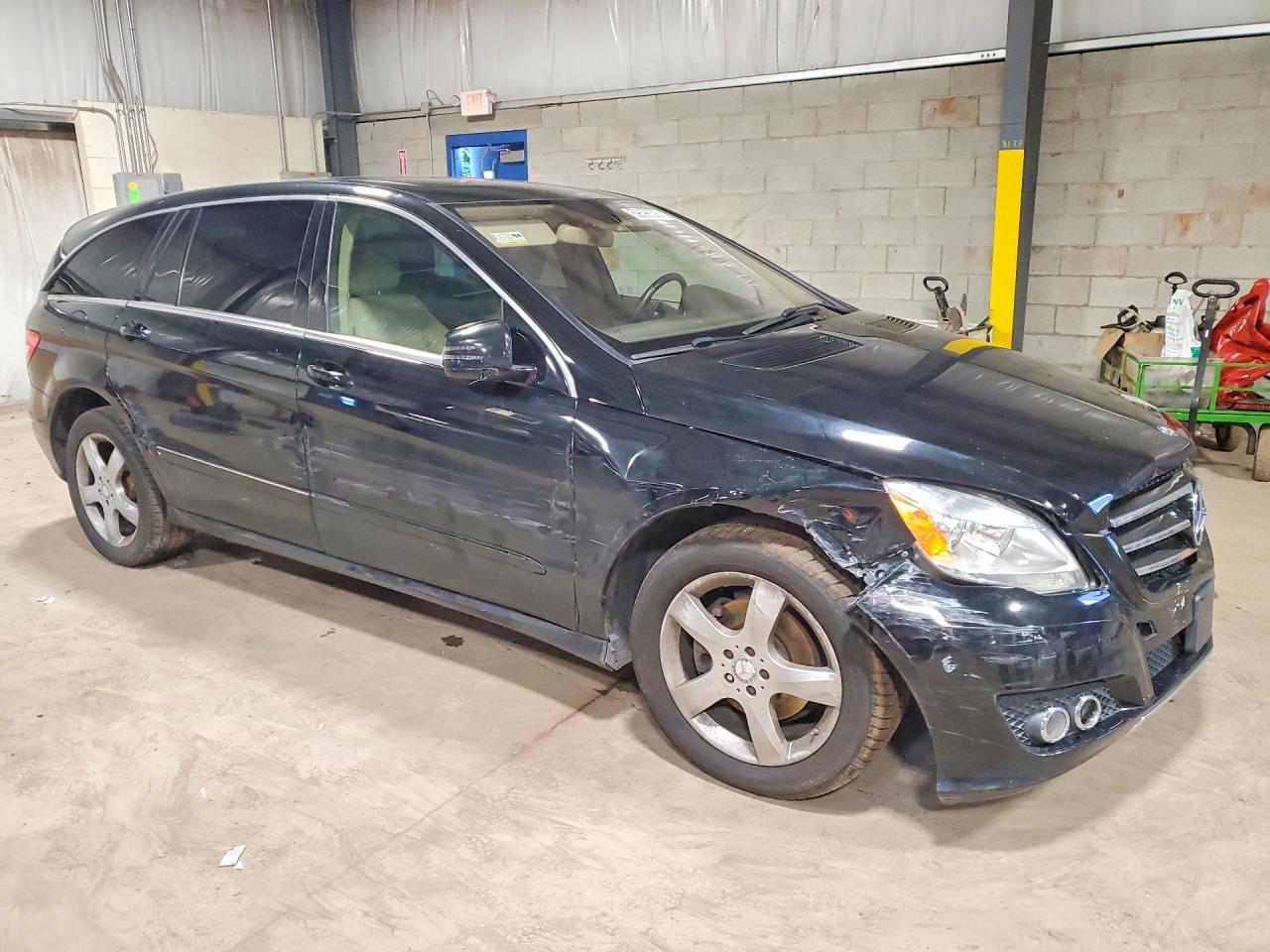 2011 Mercedes-benz R 350 4matic Black vin: 4JGCB6FE0BA132682